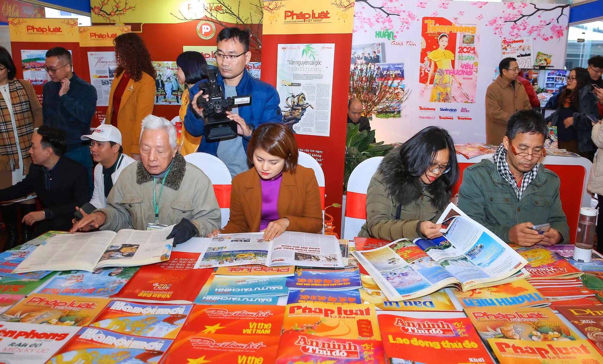 Trong khuôn khổ Hội báo Xuân sẽ diễn ra nhiều hoạt động chuyên sâu về nghề nghiệp, trao đổi công nghệ làm báo hiện đại. Sau khi kết thúc Hội báo Xuân, Ban tổ chức sẽ gửi báo tặng bộ đội biên phòng trên cả nước. Hội báo Xuân Giáp Thìn 2024 diễn ra trong 2 ngày 29 và 30/1, tại Cung Văn hóa Hữu nghị Việt Xô.