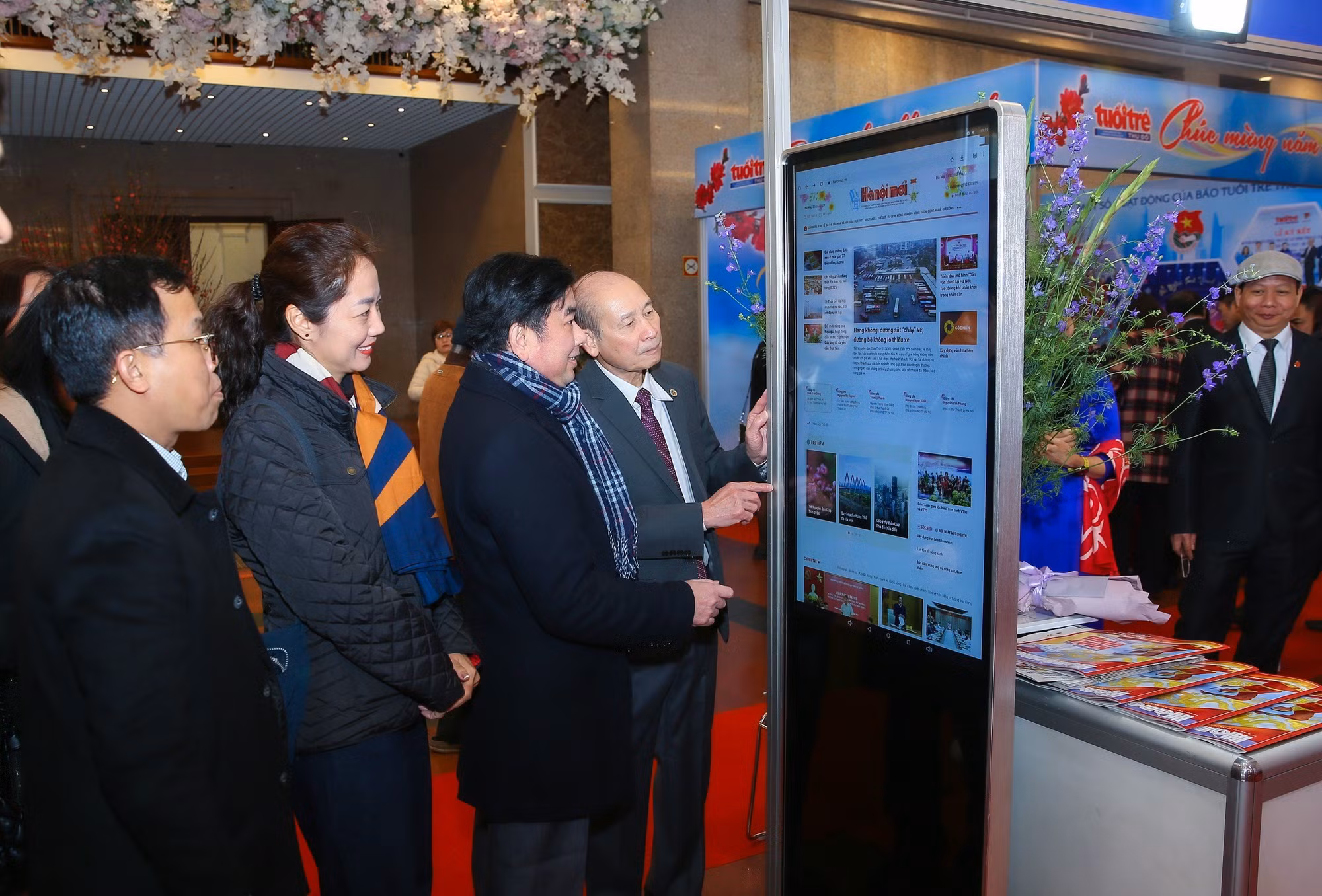 Tại hội báo Xuân, đông đảo công chúng, báo chí thủ đô đã tham quan, tìm hiểu, tham gia đóng góp ý kiến, đặc biệt là các sản phẩm báo chí đa phương tiện, tích hợp trên nền tảng số.