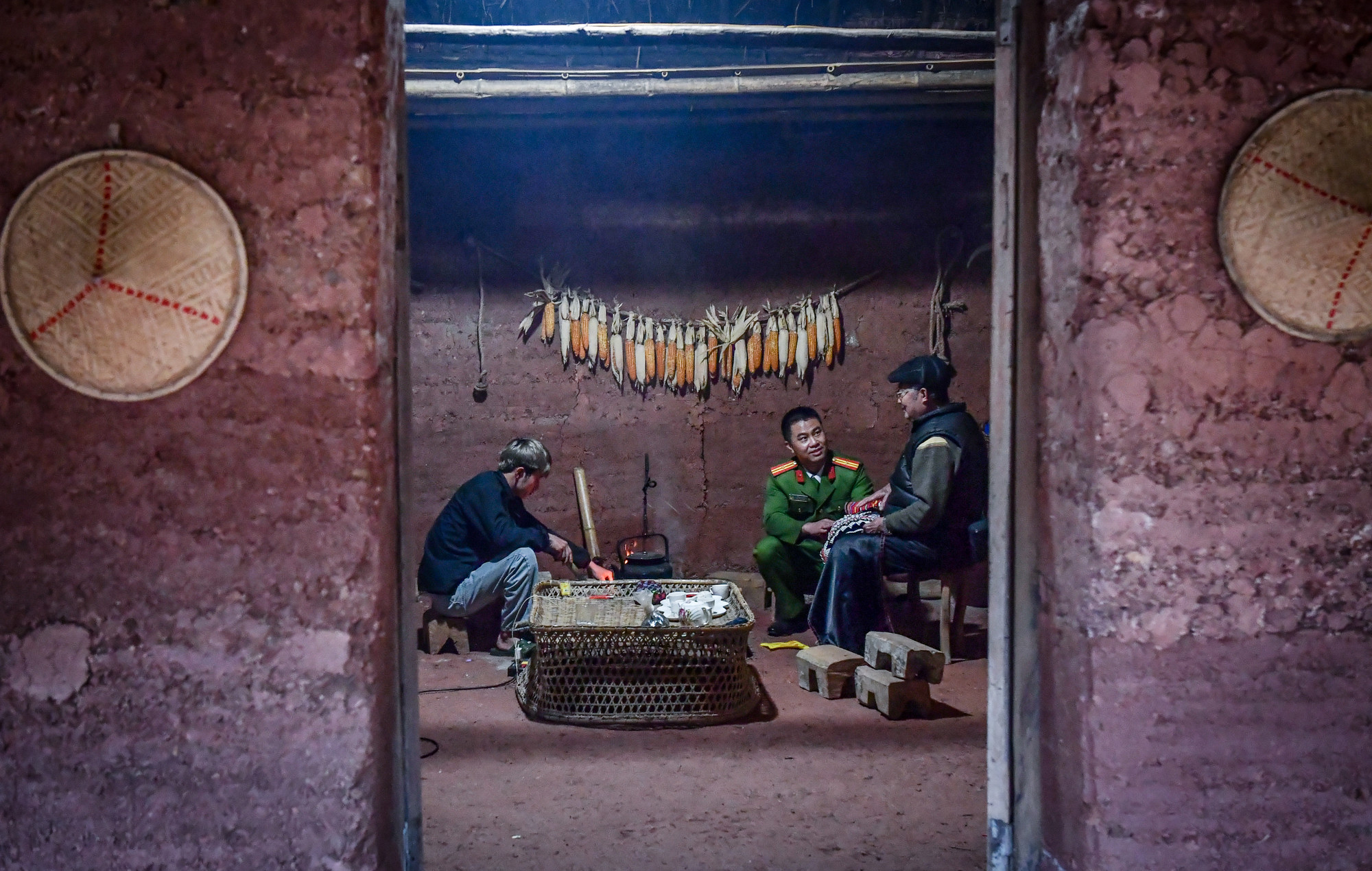 [Ảnh] Ngôi nhà trình tường cuối cùng ở ngã ba biên giới ảnh 9