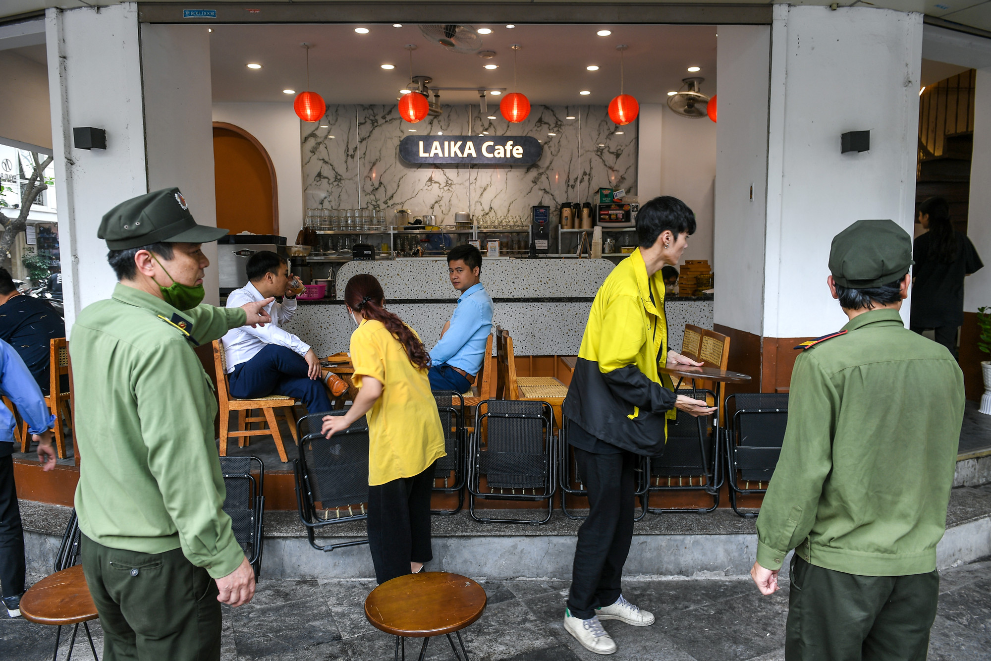 [Ảnh] Hà Nội kiểm tra, xử lý tình trạng lấn chiếm vỉa hè, lòng đường ảnh 2