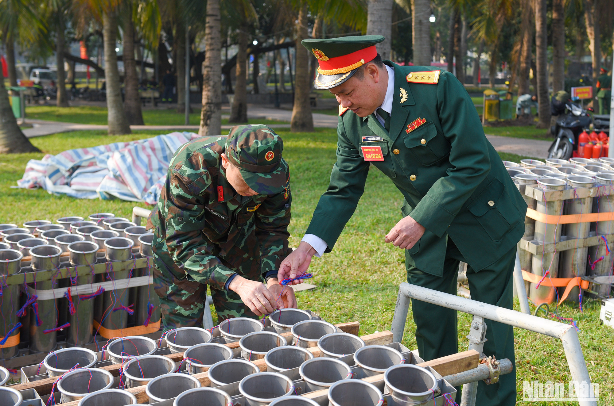 Thượng tá Phạm Hồng Chung cho biết tầm khoảng 14 giờ hôm nay, toàn bộ trận địa pháo hoa sẽ hoàn thành các công tác chuẩn bị.