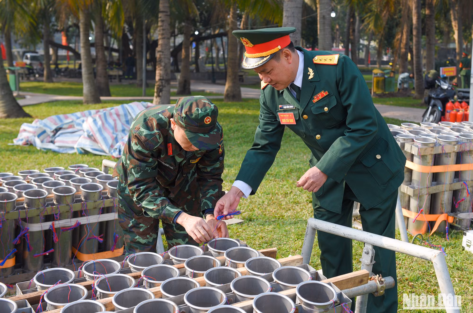 Thượng tá Phạm Hồng Chung cho biết tầm khoảng 14 giờ hôm nay, toàn bộ trận địa pháo hoa sẽ hoàn thành các công tác chuẩn bị.