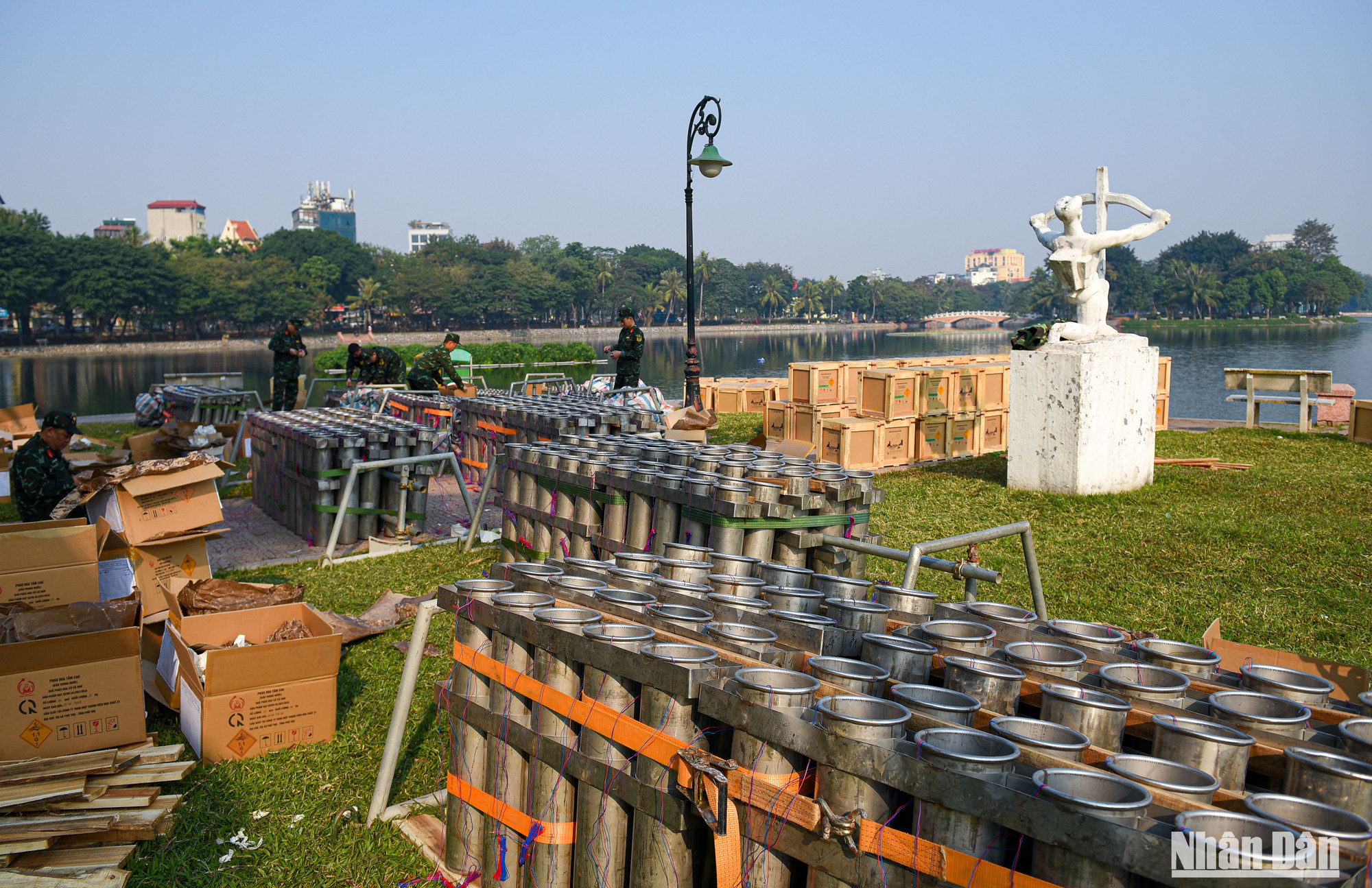 Toàn cảnh trận địa pháo hoa tại Công viên Thống Nhất.