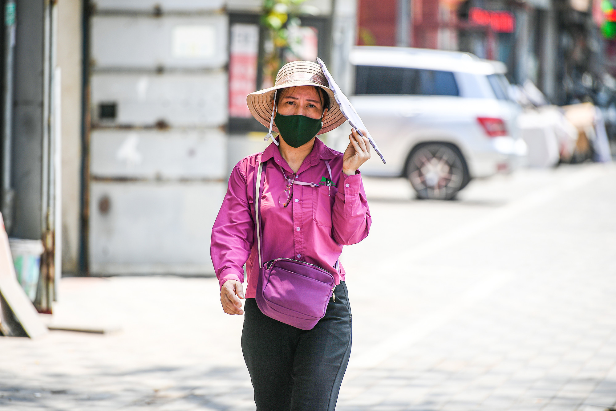 [Ảnh] Hà Nội 40 độ C, nắng nóng nhất từ đầu năm ảnh 6