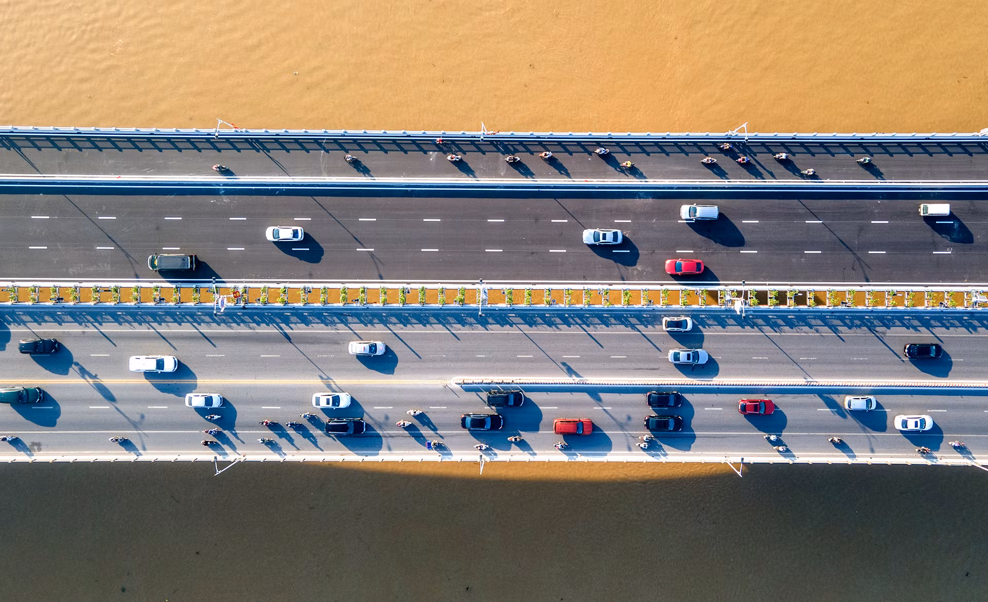 [Ảnh] Giao thông cầu Vĩnh Tuy 2 "dễ thở" sau ngày khánh thành ảnh 4