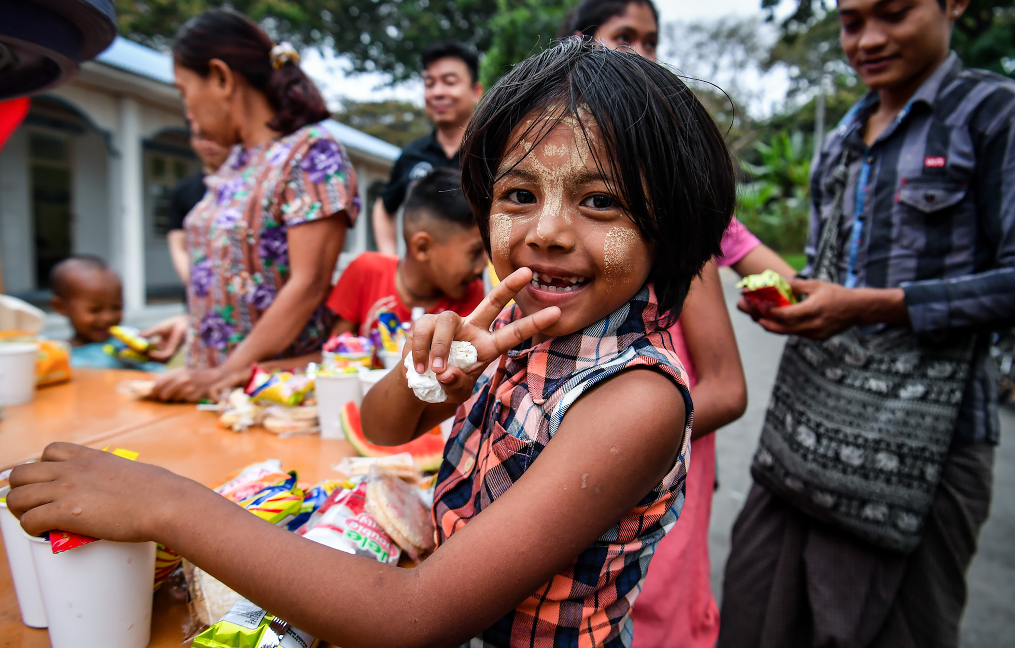 [Ảnh] Những nụ cười trẻ thơ - niềm hy vọng sau thảm họa động đất tại Myanmar ảnh 17