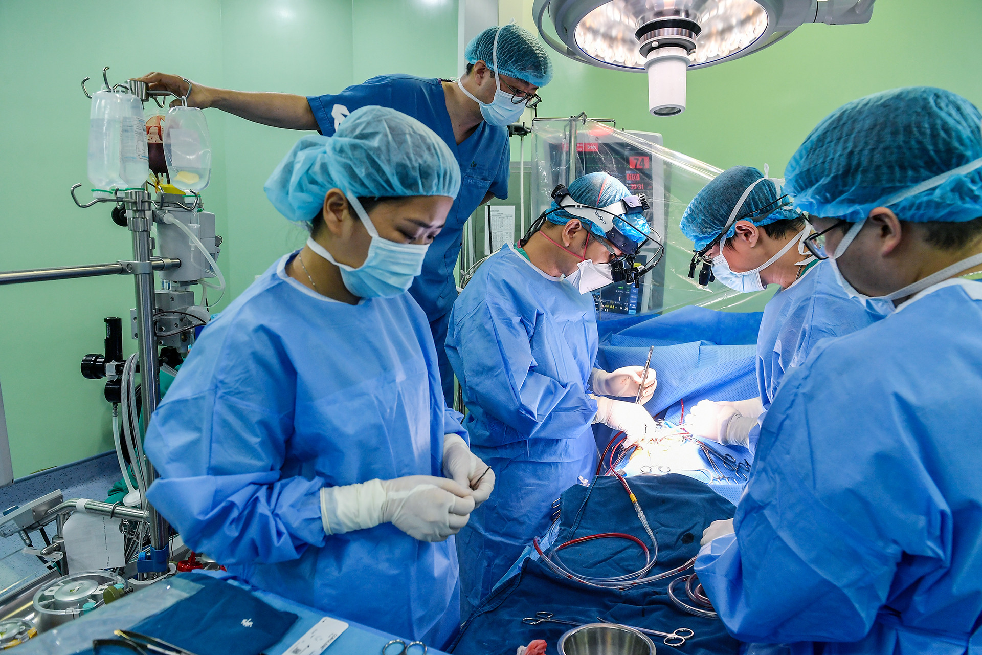 [Ảnh] Cận cảnh ca mổ thứ 700 trường hợp tim bẩm sinh với kỹ thuật ít xâm lấn ảnh 7