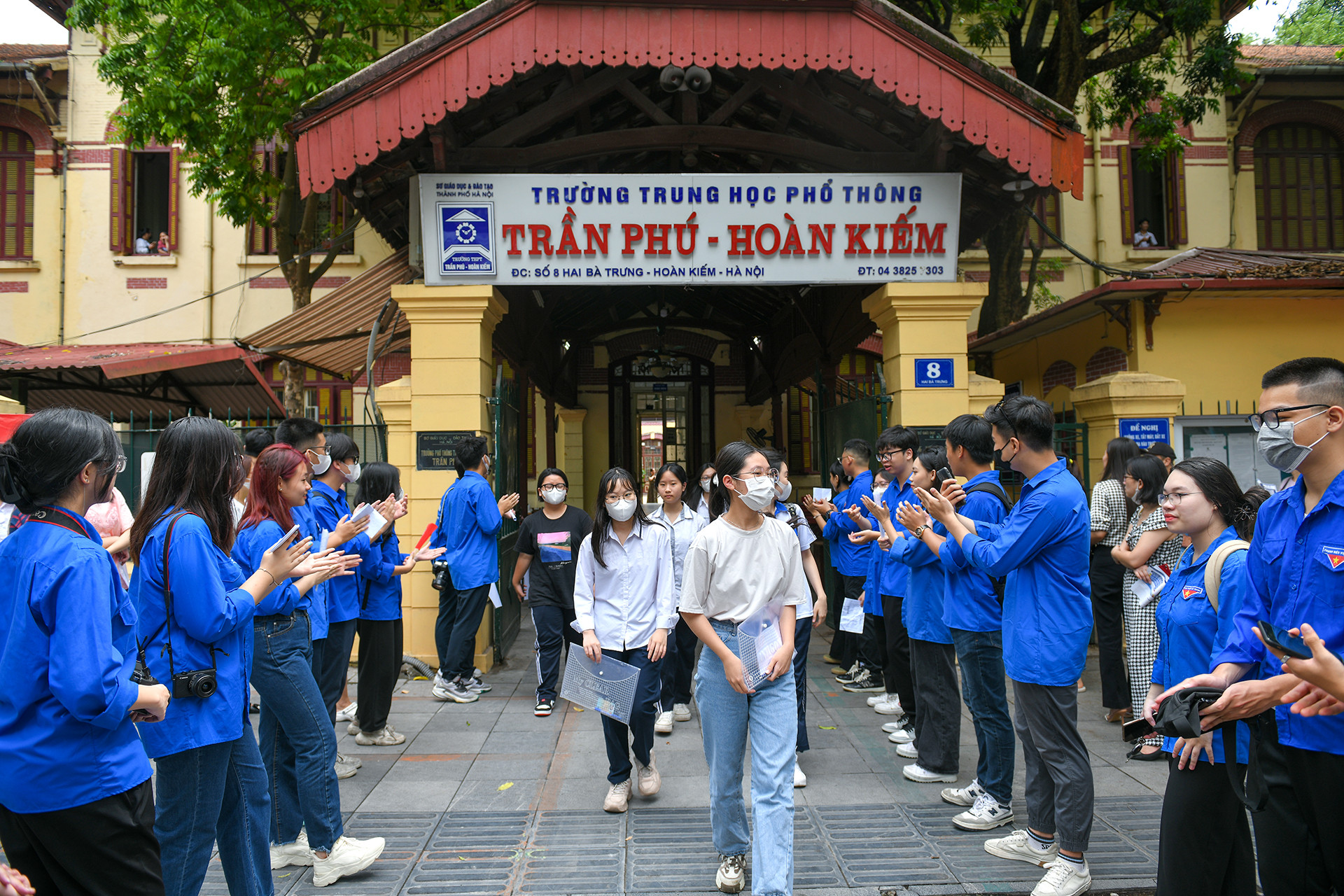 [Ảnh] Học sinh Hà Nội làm thủ tục dự thi tuyển sinh vào lớp 10 ảnh 11