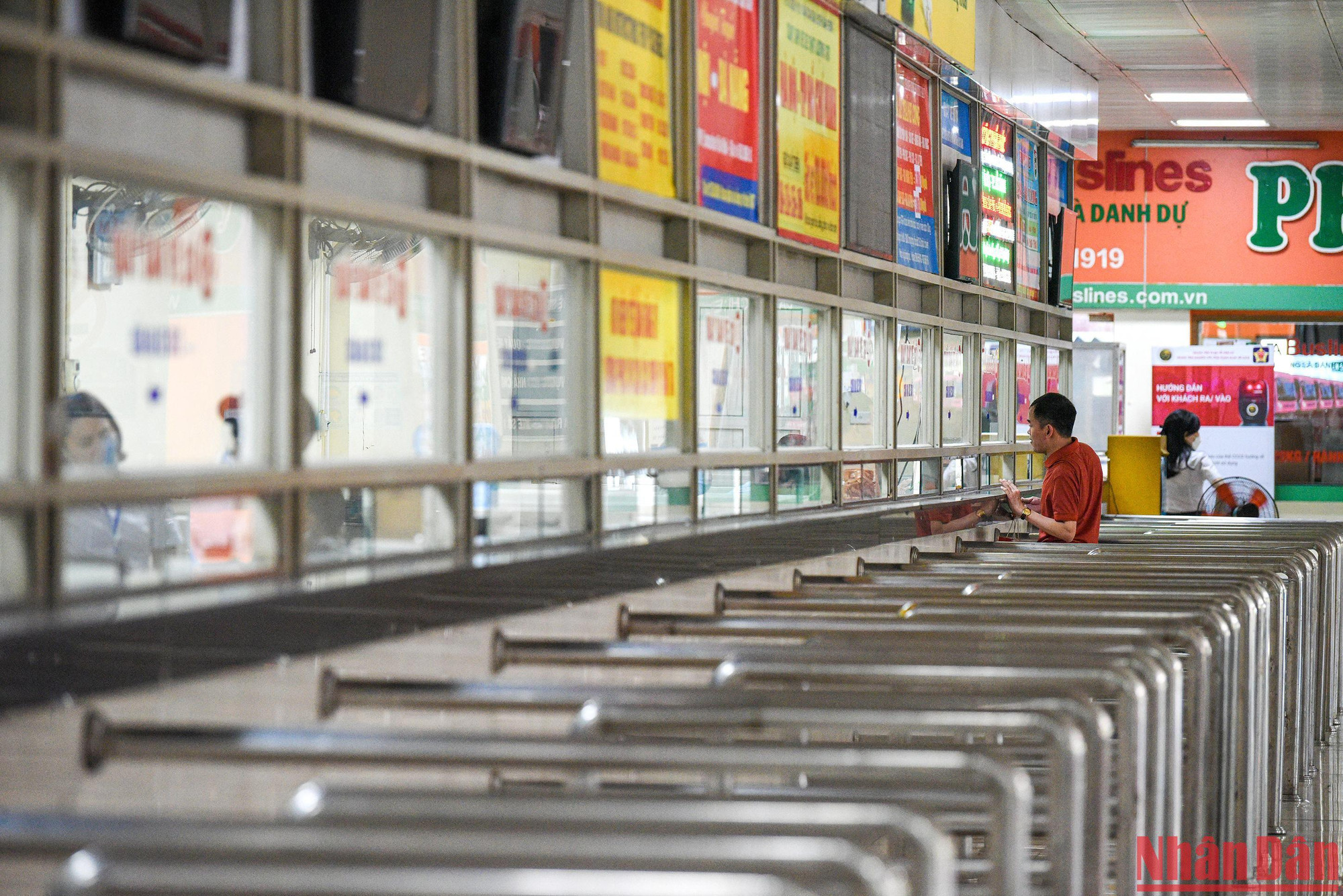Ghi nhận tại các quầy bán vé là khá thông thoáng, không có tình trạng chen lấn xô đẩy.