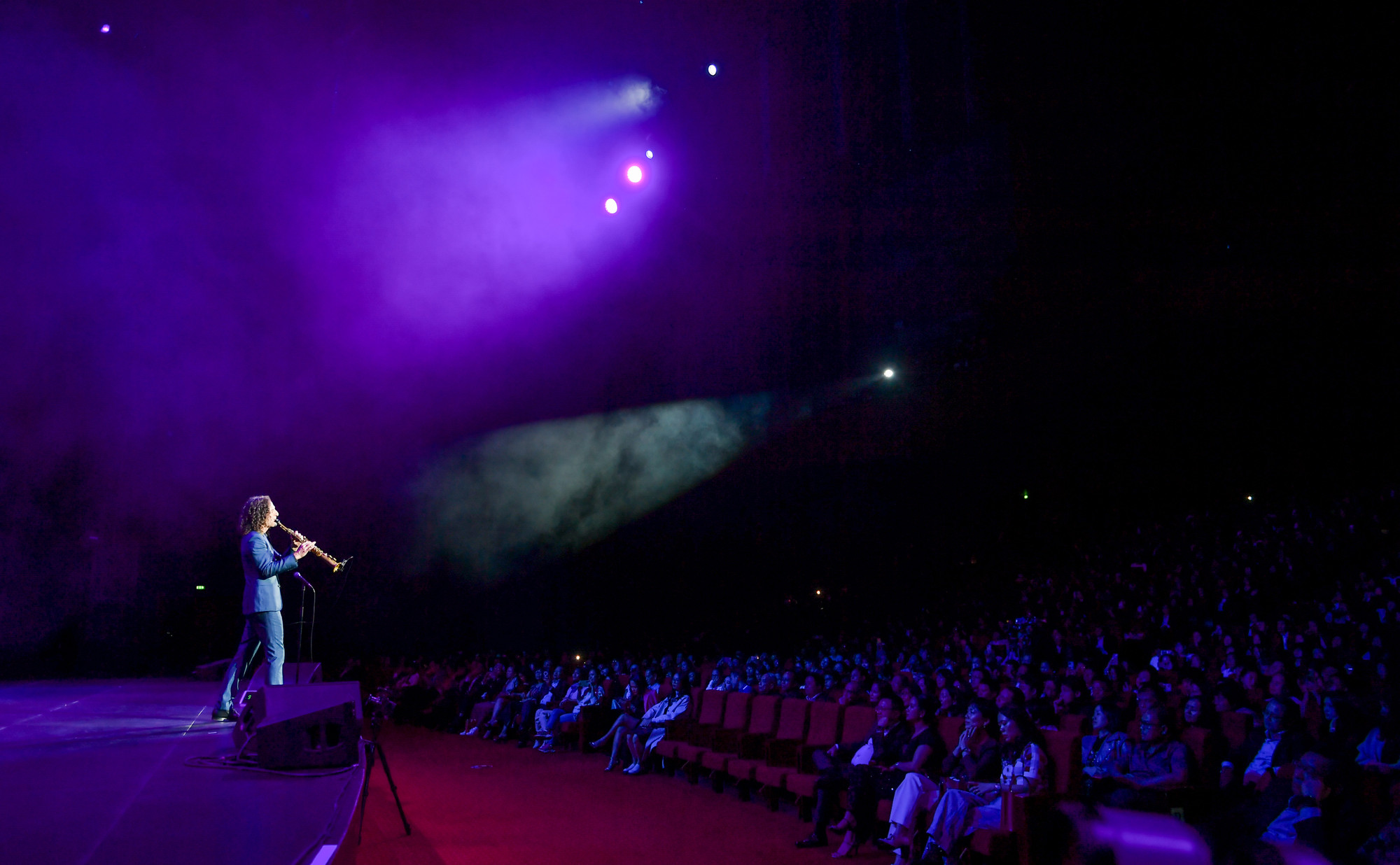 Sau 8 năm, Kenny G chính thức quay lại Việt Nam với một đêm diễn tại Trung tâm Hội nghị Quốc gia vào tối 14/11