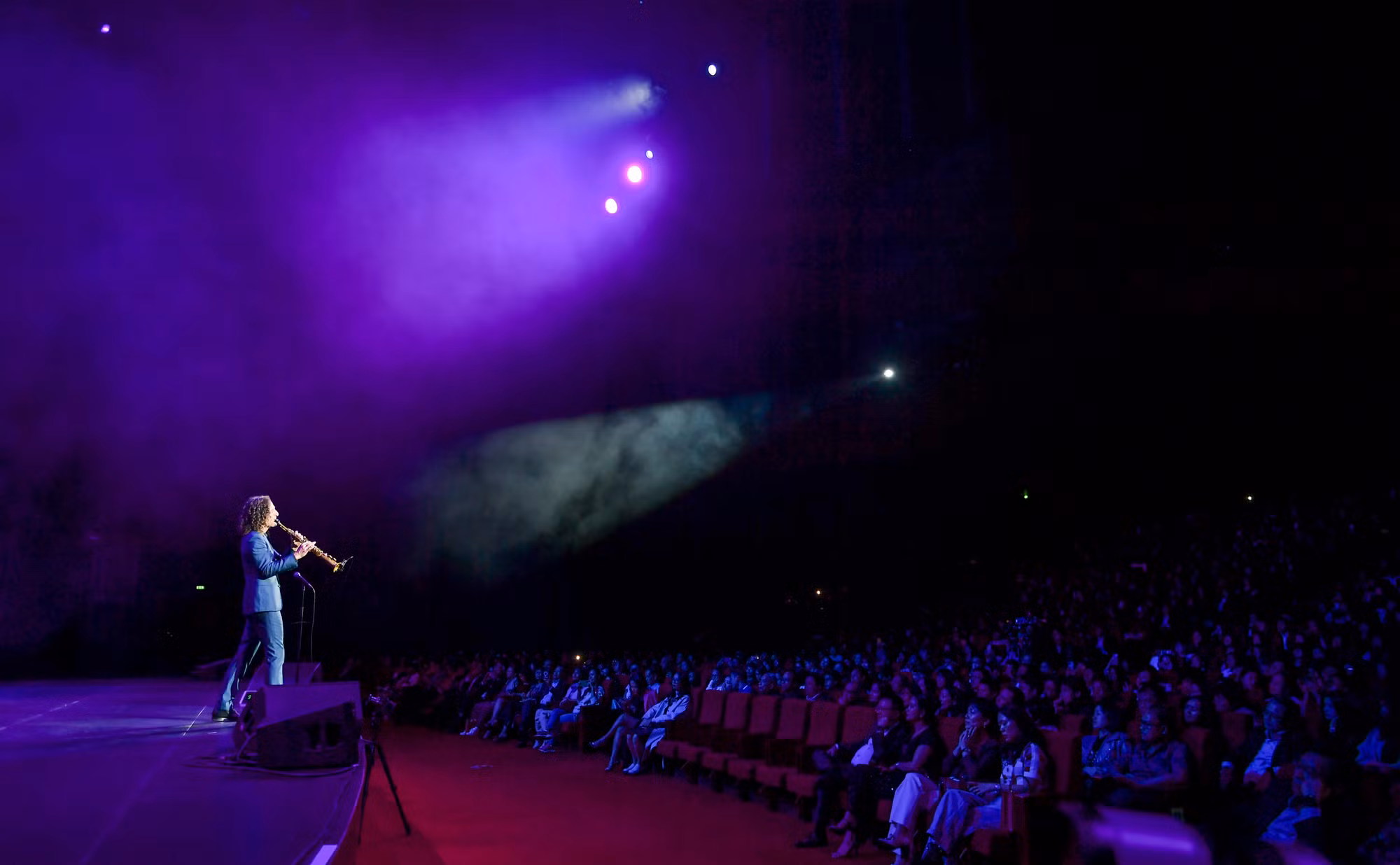 Sau 8 năm, Kenny G chính thức quay lại Việt Nam với một đêm diễn tại Trung tâm Hội nghị Quốc gia vào tối 14/11