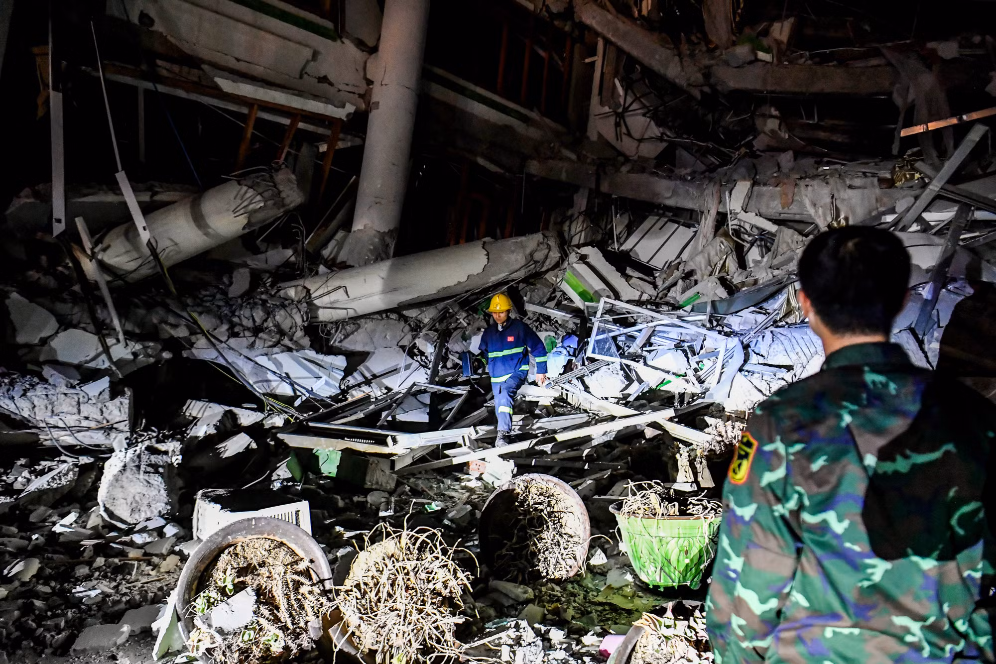 [Ảnh] Nhìn lại những khoảnh khắc ấn tượng của đoàn cứu hộ, cứu nạn Việt Nam tại Myanmar ảnh 2