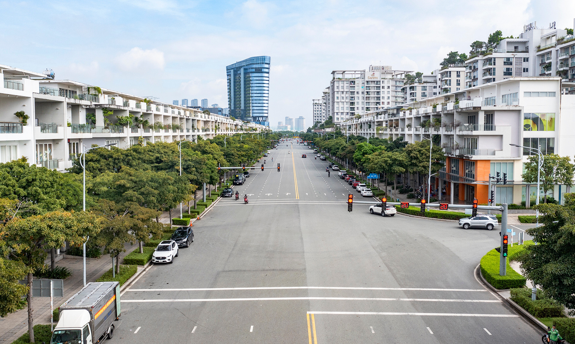 Phía "đầu cầu" Nguyễn Cơ Thạch (thành phố Thủ Đức) đã hình thành khu đô thị hiện đại, khang trang. Cầu Thủ Thiêm 4 sau khi được hoàn thành được kỳ vọng sẽ tạo động lực phát triển mạnh mẽ hơn nữa cho khu vực Thủ Thiêm, Thủ Đức nói riêng và Thành phố Hồ Chí Minh nói chung. Phía "đầu cầu" Nguyễn Cơ Thạch (thành phố Thủ Đức) đã hình thành khu đô thị hiện đại, khang trang. Cầu Thủ Thiêm 4 sau khi được hoàn thành được kỳ vọng sẽ tạo động lực phát triển mạnh mẽ hơn nữa cho khu vực Thủ Thiêm, Thủ Đức nói riêng và Thành phố Hồ Chí Minh nói chung.