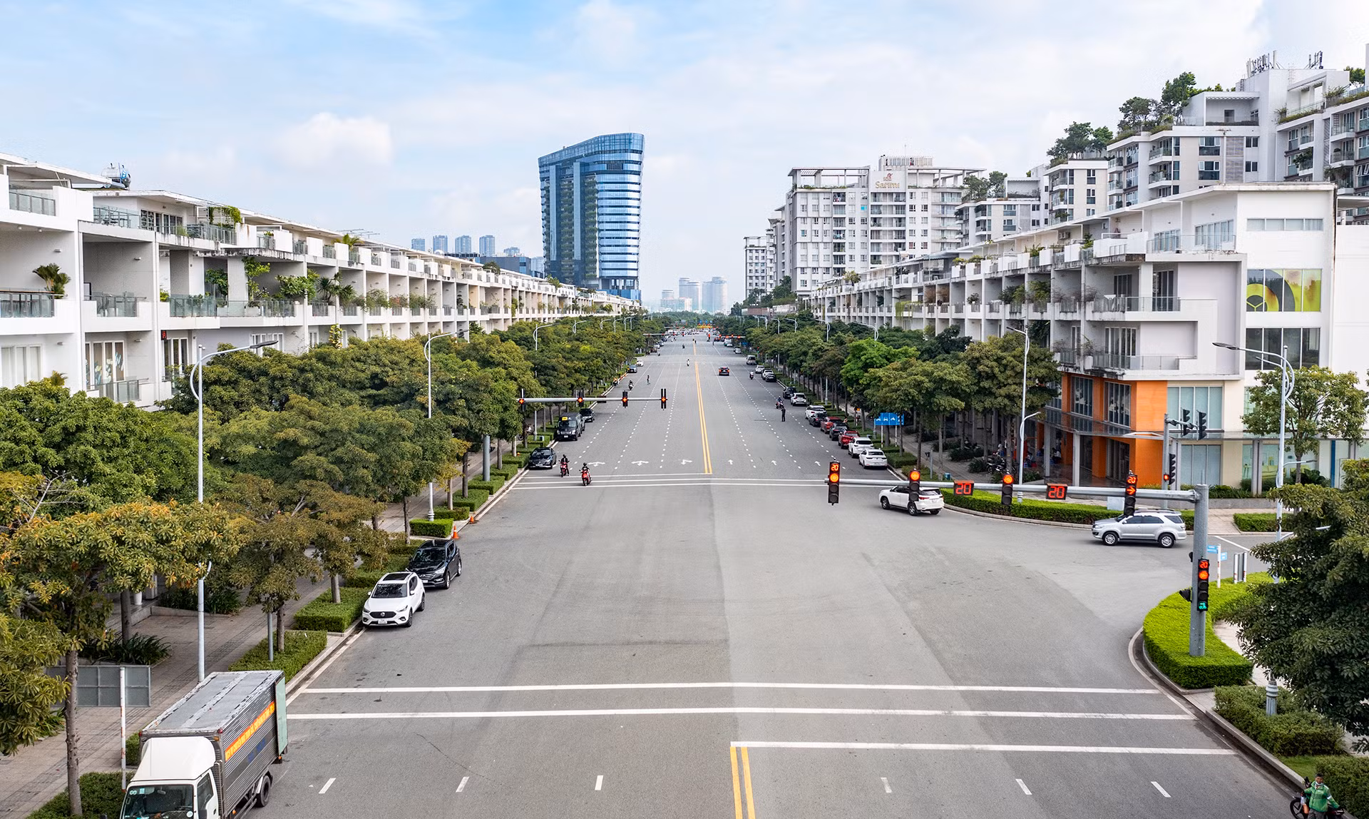 Phía "đầu cầu" Nguyễn Cơ Thạch (thành phố Thủ Đức) đã hình thành khu đô thị hiện đại, khang trang. Cầu Thủ Thiêm 4 sau khi được hoàn thành được kỳ vọng sẽ tạo động lực phát triển mạnh mẽ hơn nữa cho khu vực Thủ Thiêm, Thủ Đức nói riêng và Thành phố Hồ Chí Minh nói chung.