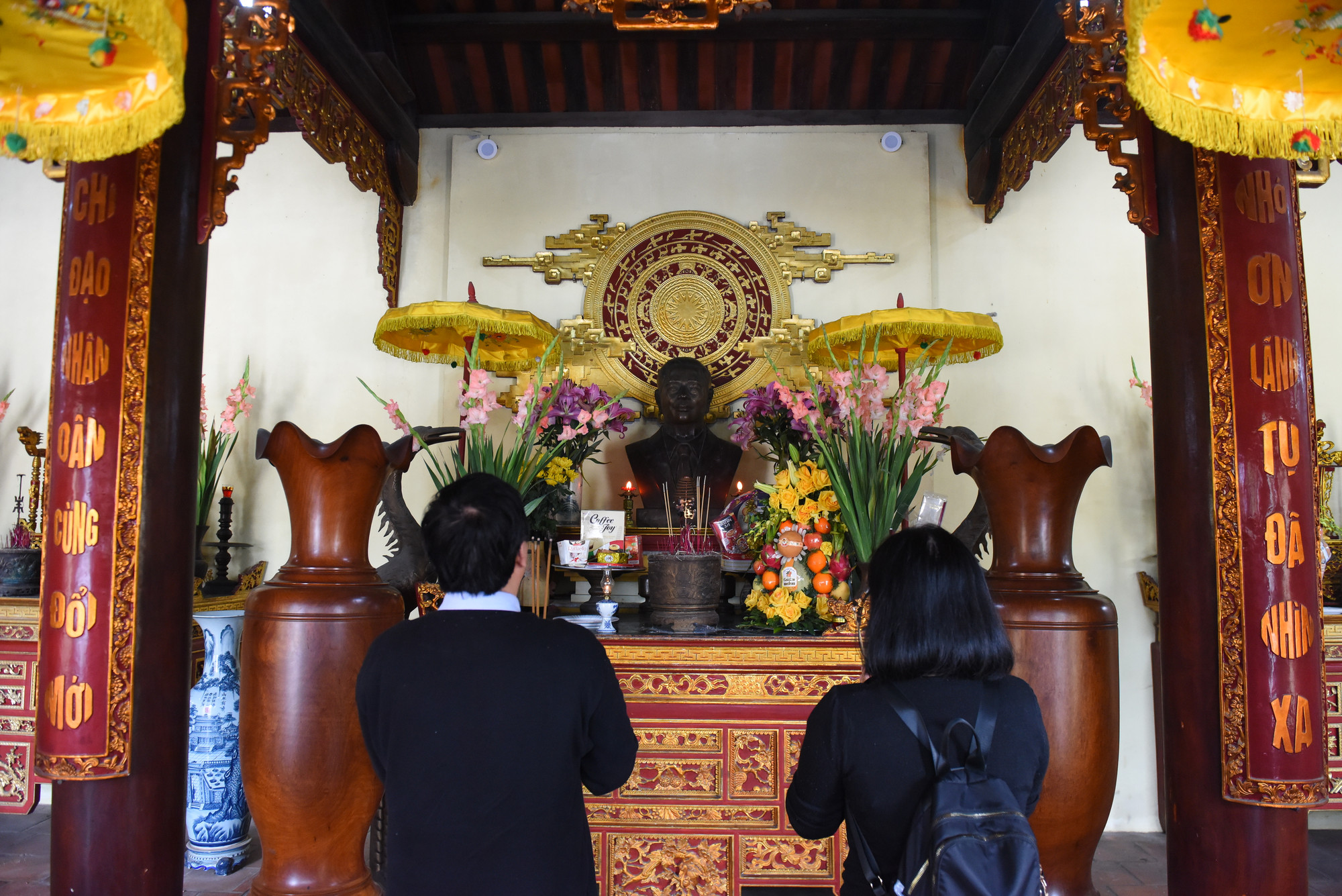 Những ngày này, Khu lưu niệm Tổng Bí thư Nguyễn Văn Linh đã đón nhiều du khách về dâng hương, tưởng niệm. Những ngày này, Khu lưu niệm Tổng Bí thư Nguyễn Văn Linh đã đón nhiều du khách về dâng hương, tưởng niệm.