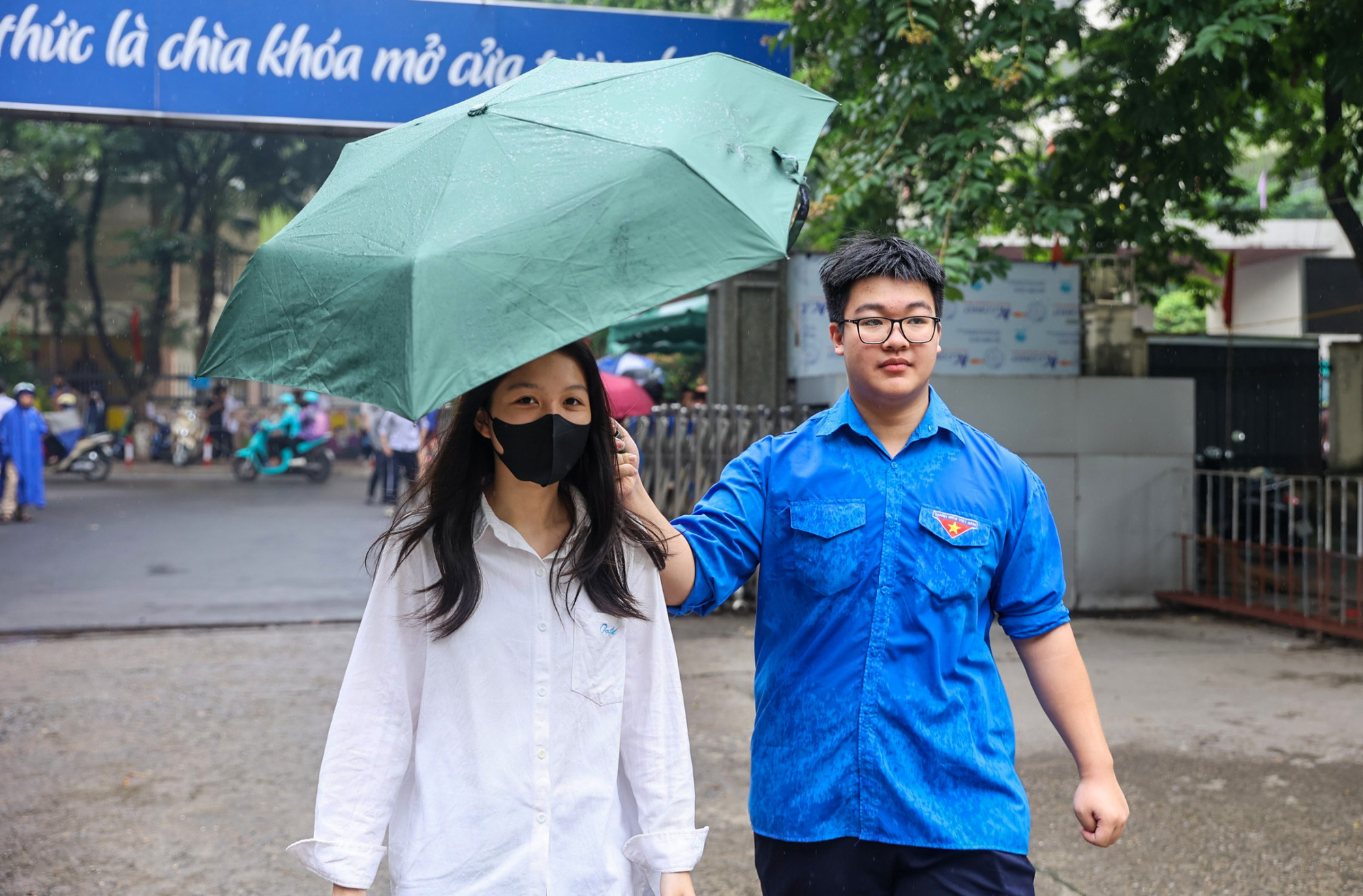 [Ảnh] Hơn 4.000 tình nguyện viên đồng hành, tiếp sức thí sinh thi vào lớp 10 tại Hà Nội ảnh 6