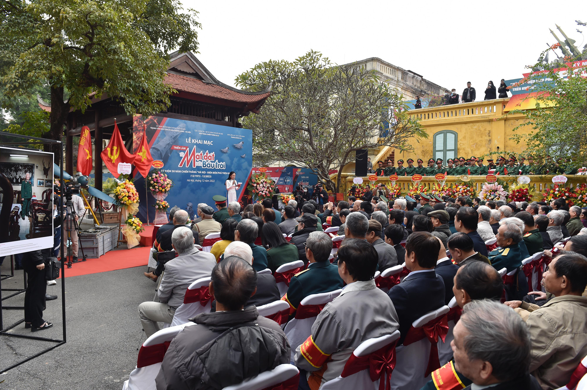Quang cảnh lễ khai mạc Triển lãm: “Từ mặt đất đến bầu trời”.