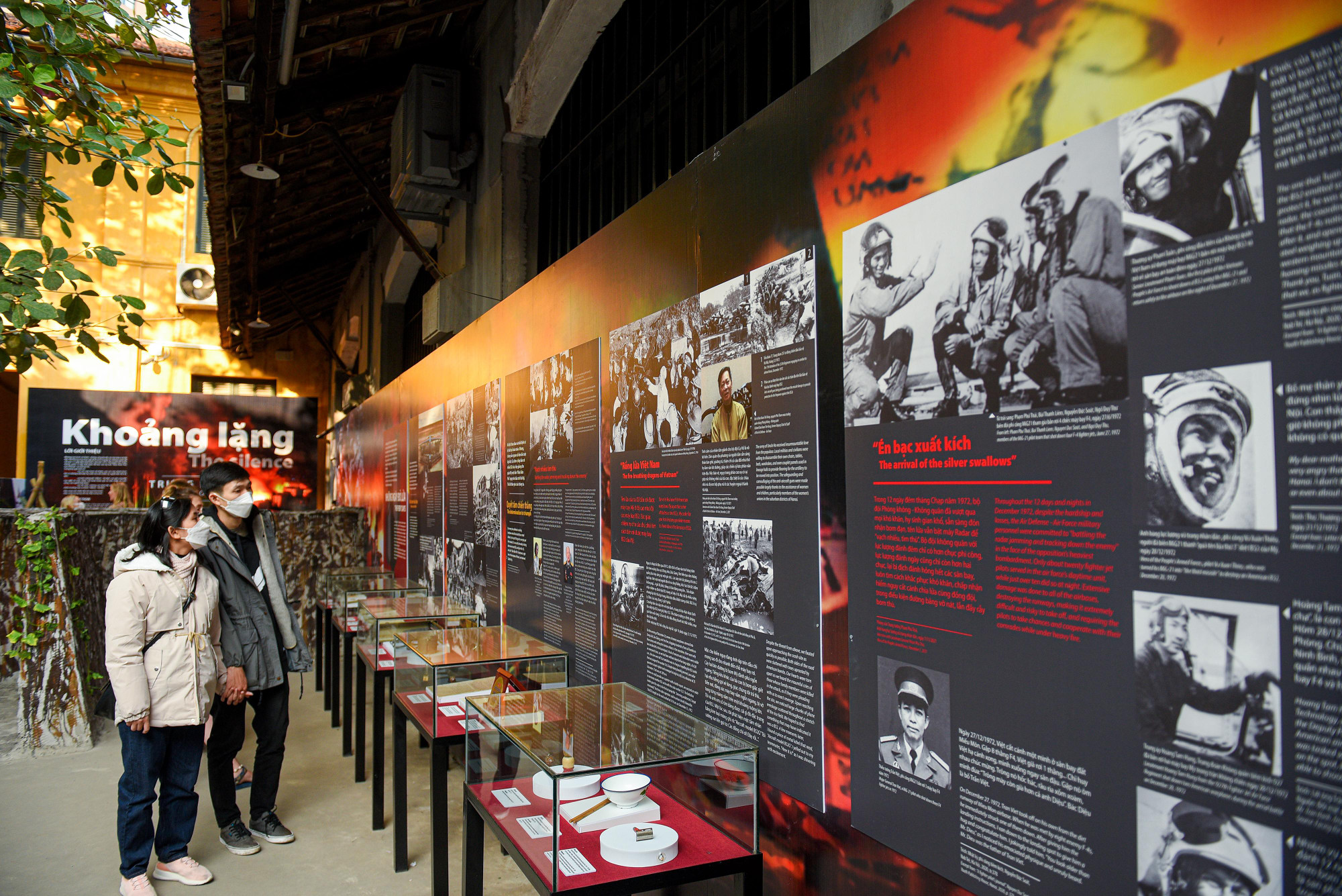 Trưng bày thu hút sự quan tâm của đông đảo công chúng.