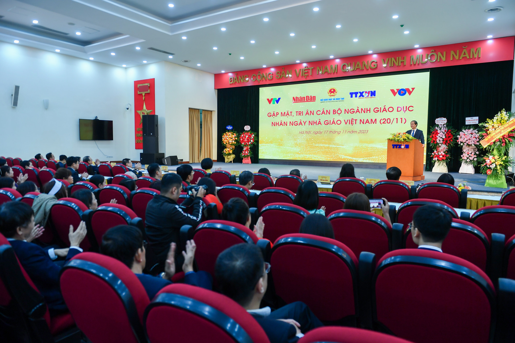 [Ảnh] Chương trình gặp mặt, tri ân nhân kỷ niệm ngày Nhà giáo Việt Nam 20/11 ảnh 1