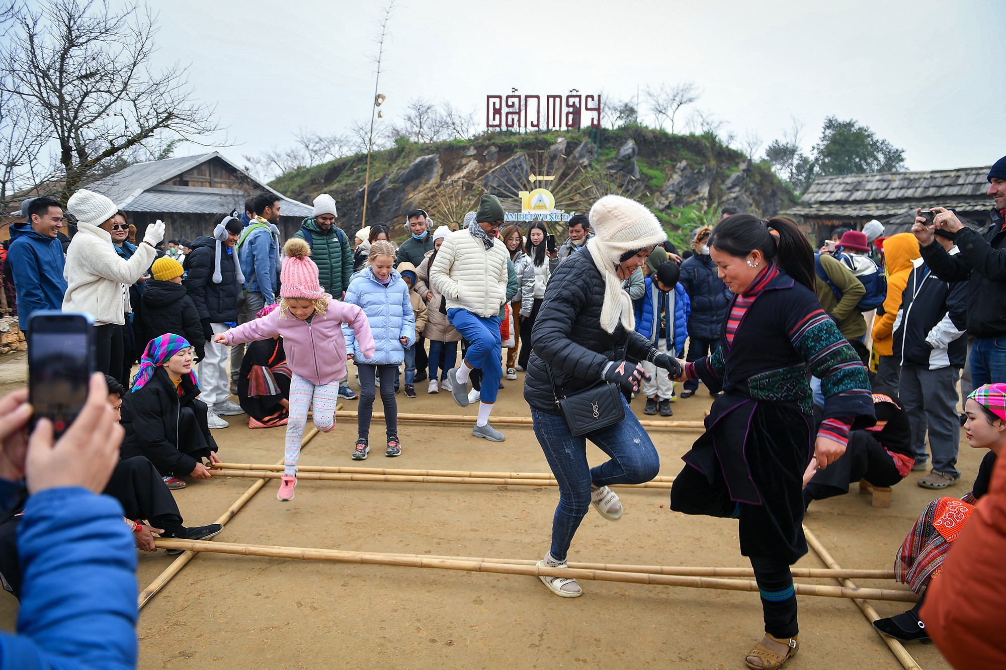 [Ảnh] Lên "Nóc nhà Đông Dương" ngắm biển mây dịp Tết Dương lịch ảnh 7