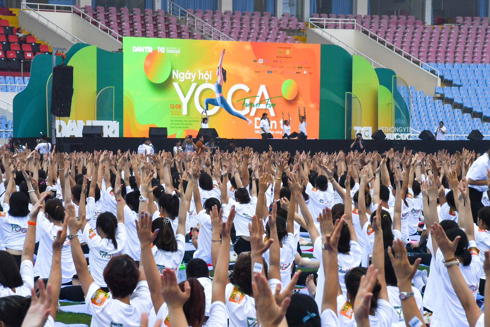 [Ảnh] 5.000 người đồng diễn yoga xếp hình lá cờ Tổ quốc, xác lập kỷ lục Việt Nam ảnh 9