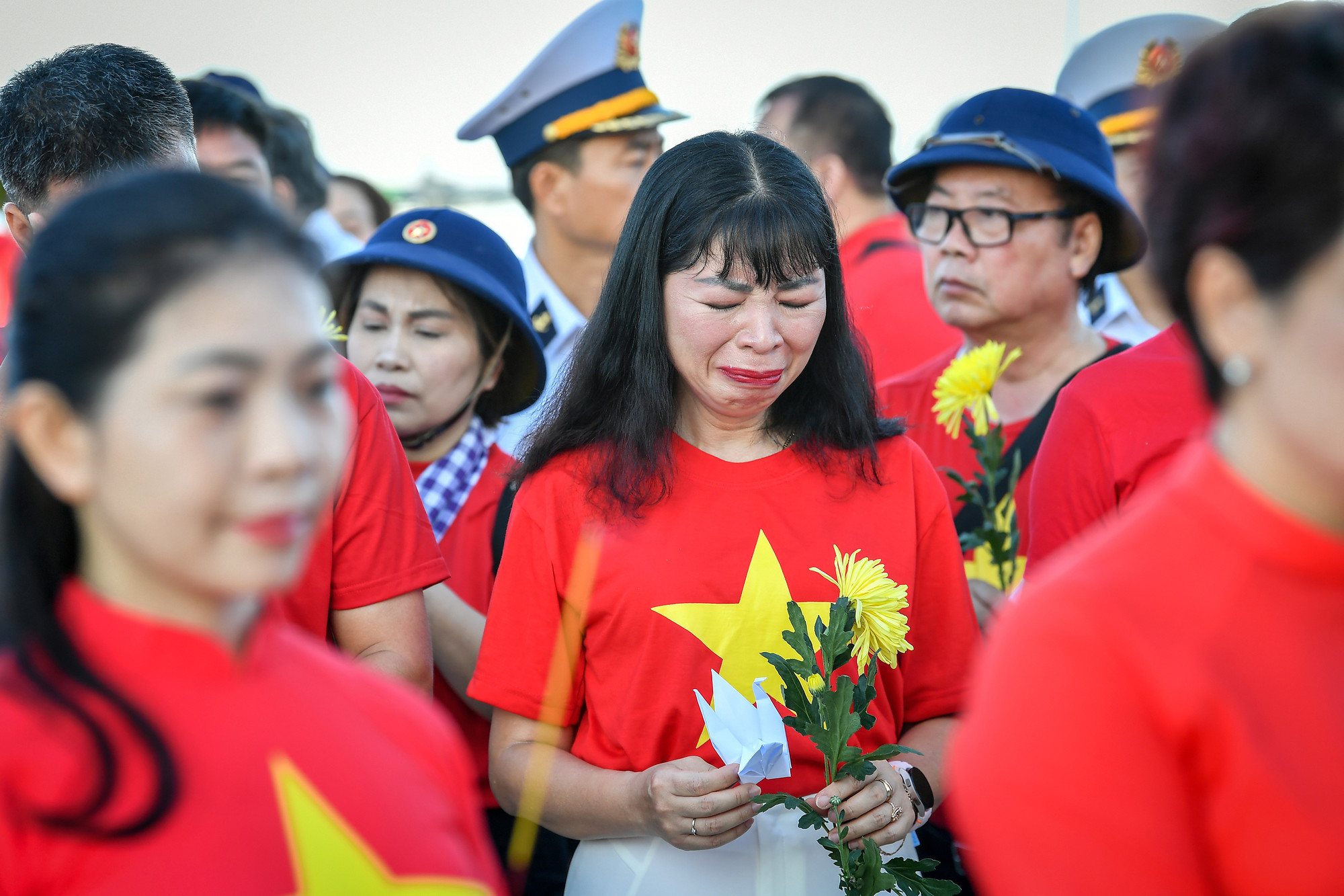 Trong không khí linh thiêng và xúc động, nhiều đại biểu tham dự đã không kìm được nước mắt.