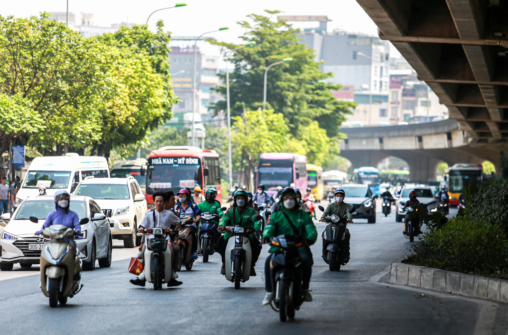 [Ảnh] Hà Nội 40 độ C, nắng nóng nhất từ đầu năm ảnh 4