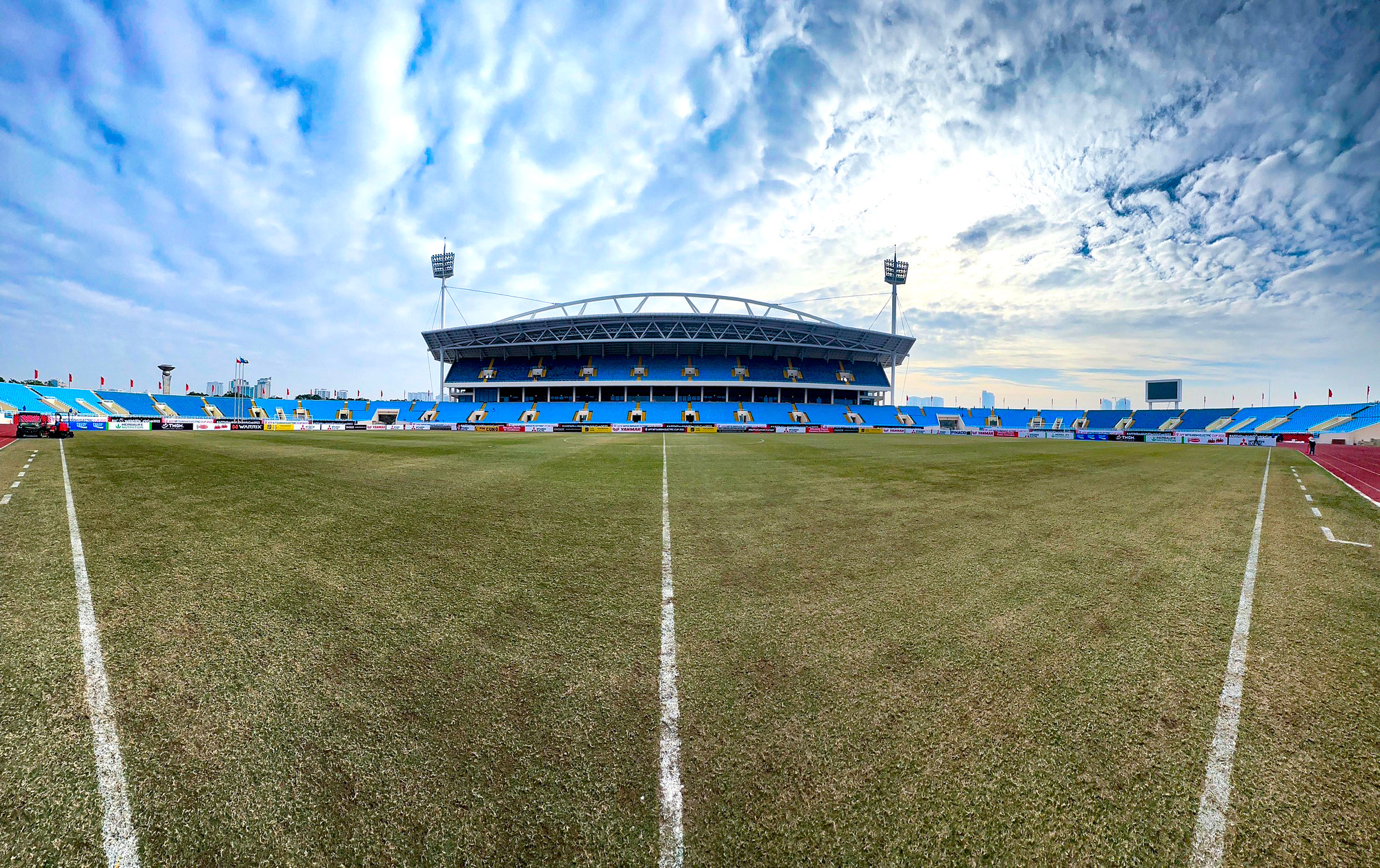 Mặt cỏ sân Mỹ Đình đã cải thiện hơn so với trận đầu tiên trên sân nhà đội tuyển Việt Nam đón tiếp Malaysia.