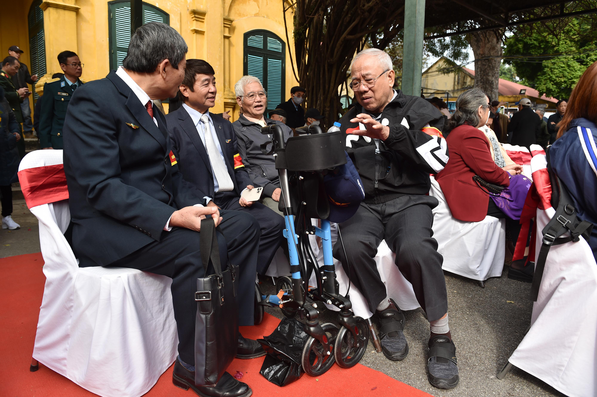 Đây cũng là sự kiện để các quân nhân gặp nhau ôn lại những kỷ niệm huy hoàng thời chiến đấu.