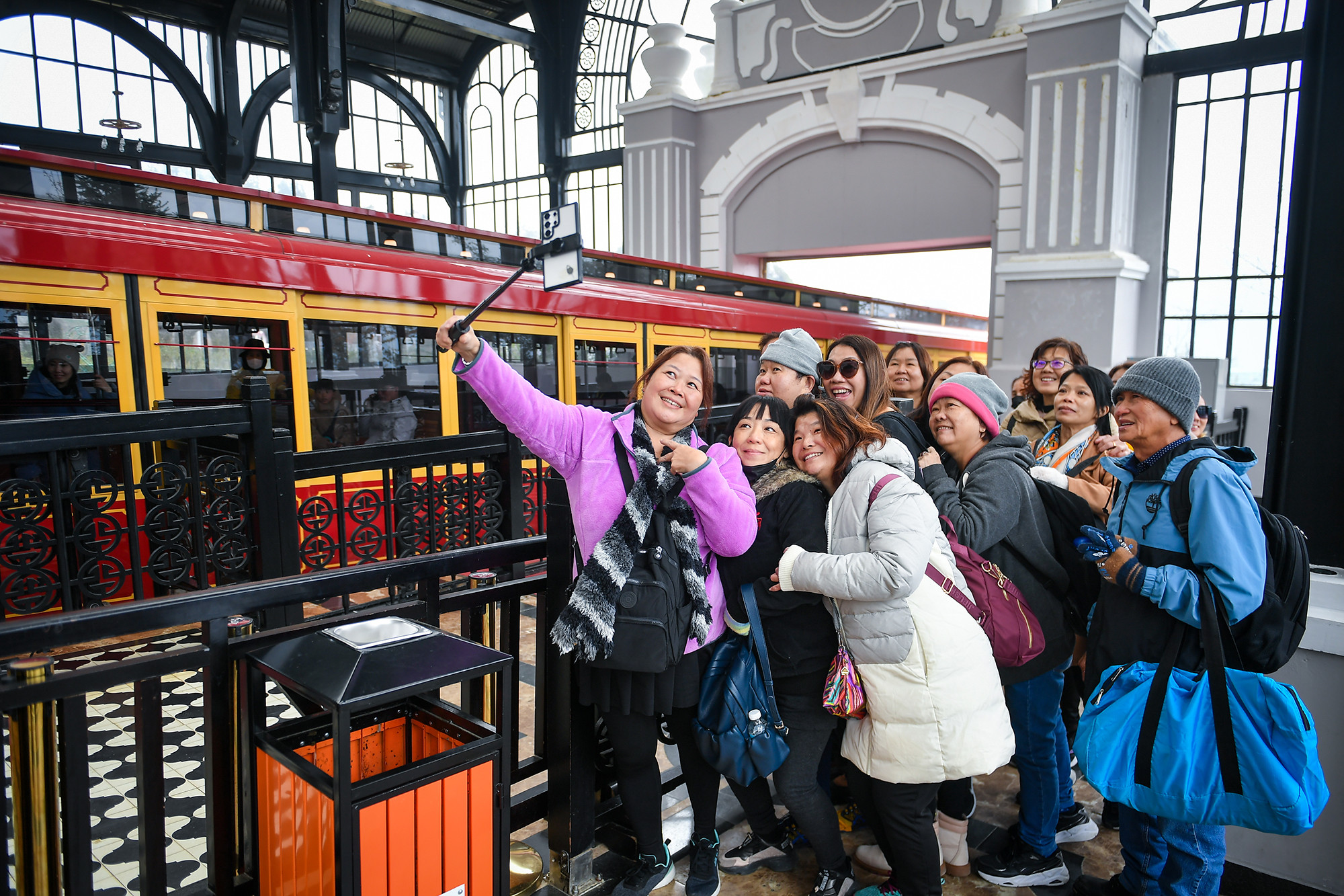 [Ảnh] Lên "Nóc nhà Đông Dương" ngắm biển mây dịp Tết Dương lịch ảnh 17