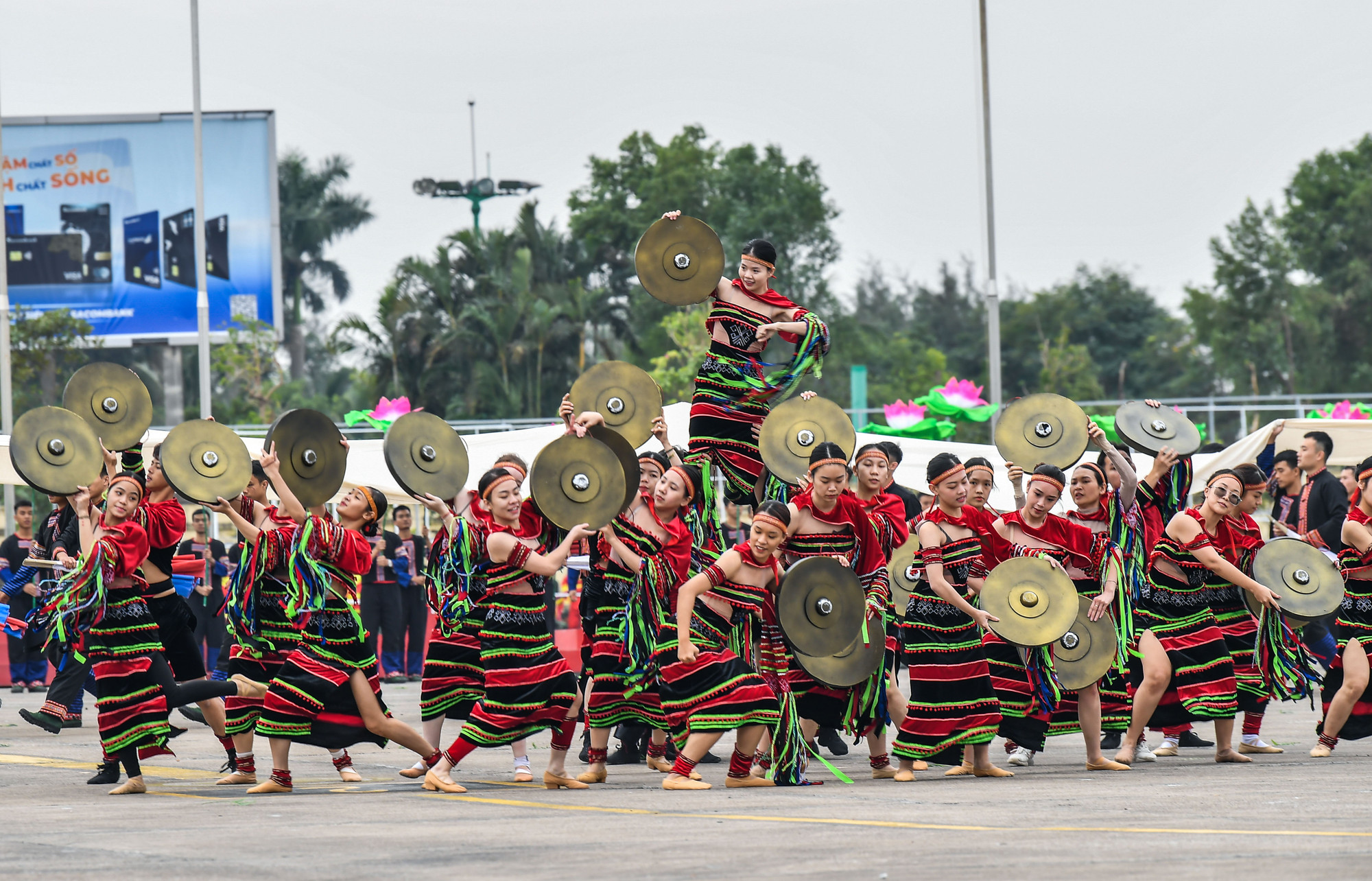 [Ảnh] Đặc công, máy bay, quân khuyển luyện tập cho sự kiện Triển lãm Quốc phòng quốc tế 2024 ảnh 4