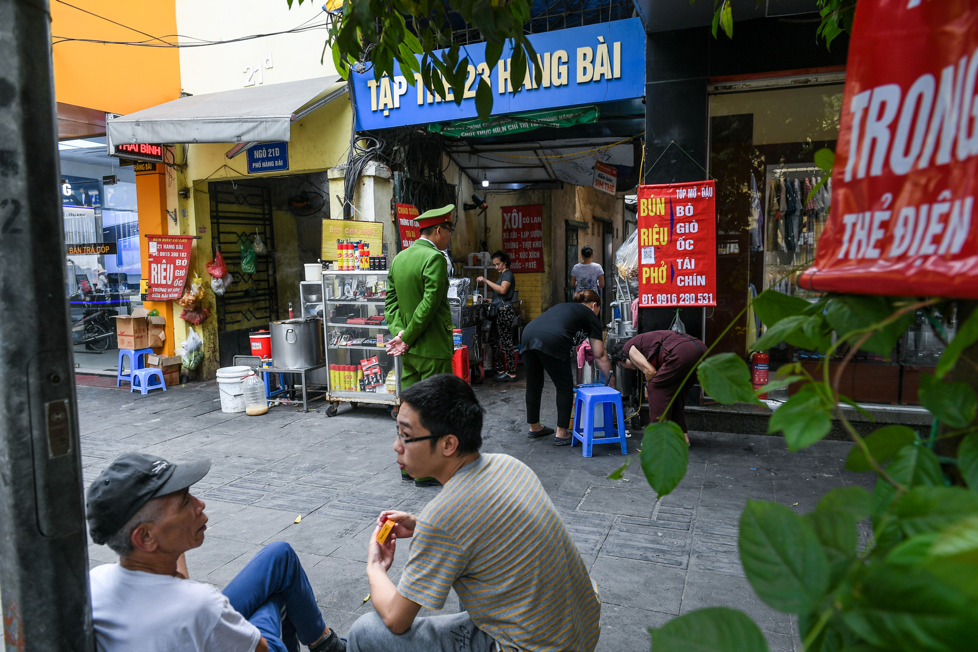 [Ảnh] Hà Nội kiểm tra, xử lý tình trạng lấn chiếm vỉa hè, lòng đường ảnh 6