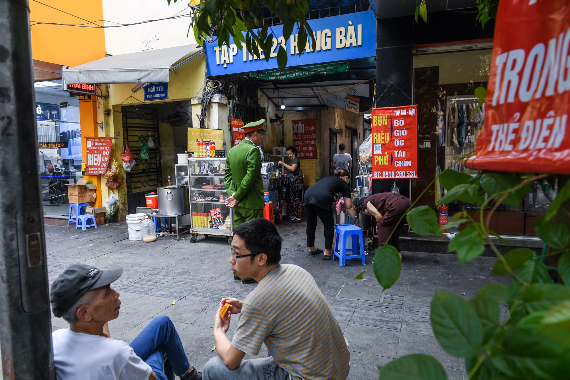 [Ảnh] Hà Nội kiểm tra, xử lý tình trạng lấn chiếm vỉa hè, lòng đường ảnh 6