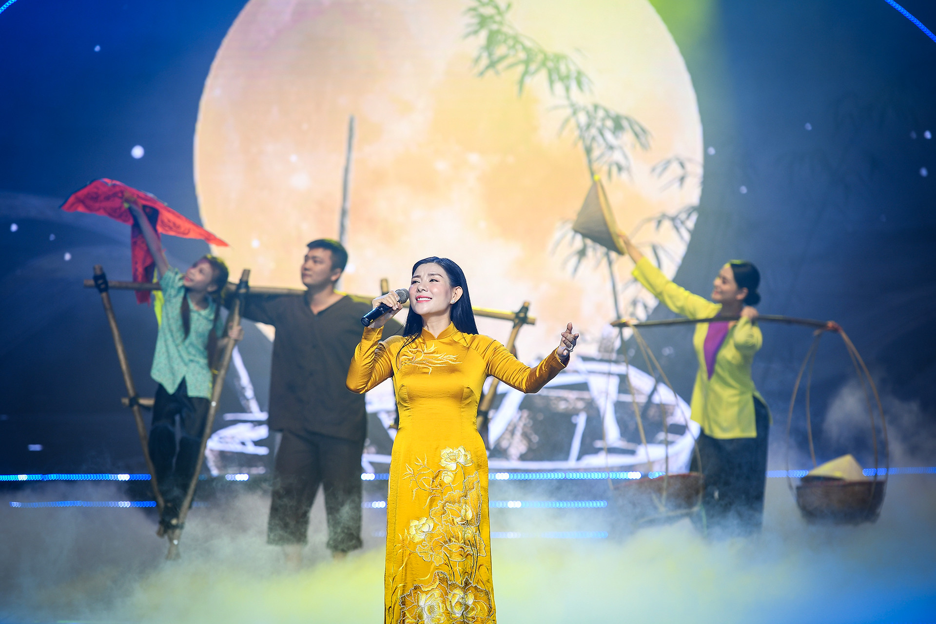 [Ảnh] Đêm nhạc "Mạch nguồn ví, giặm" ảnh 9