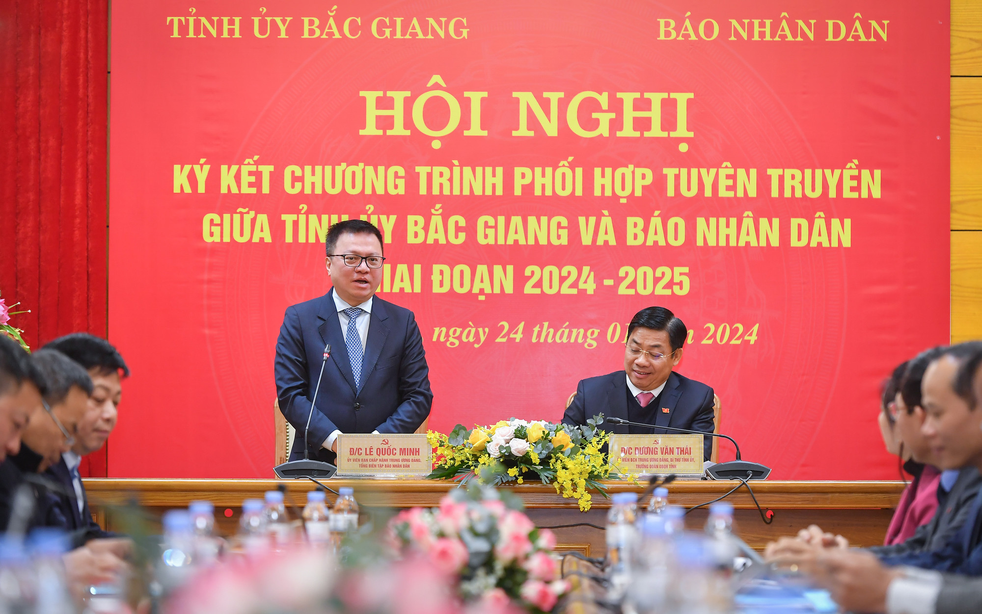 Đồng chí Lê Quốc Minh, Tổng Biên tập Báo Nhân Dân phát biểu ý kiến tại hội nghị.