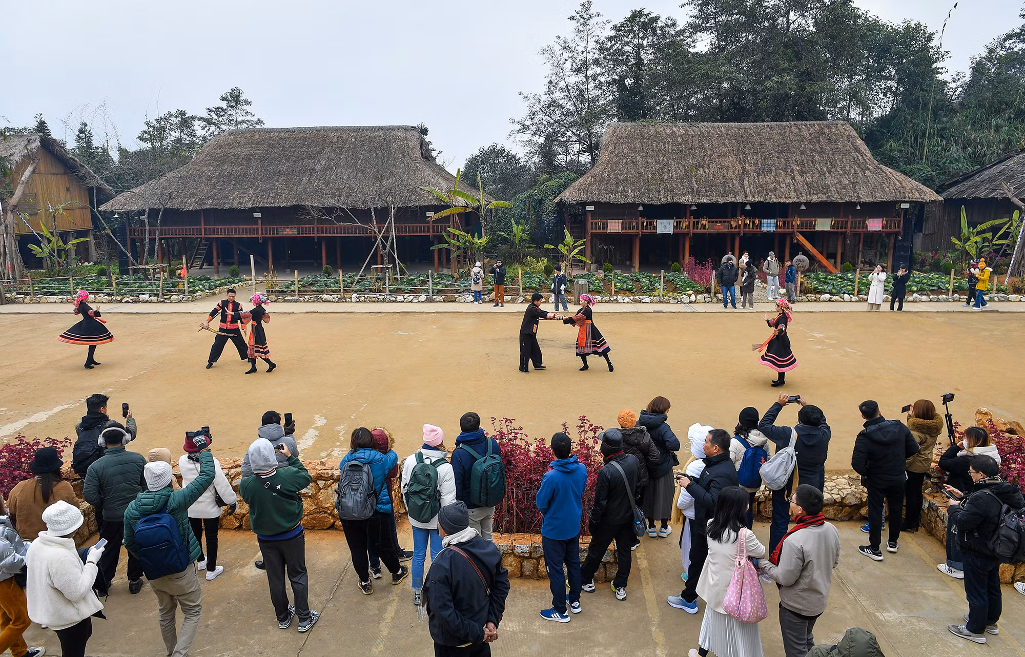 [Ảnh] Lên "Nóc nhà Đông Dương" ngắm biển mây dịp Tết Dương lịch ảnh 4