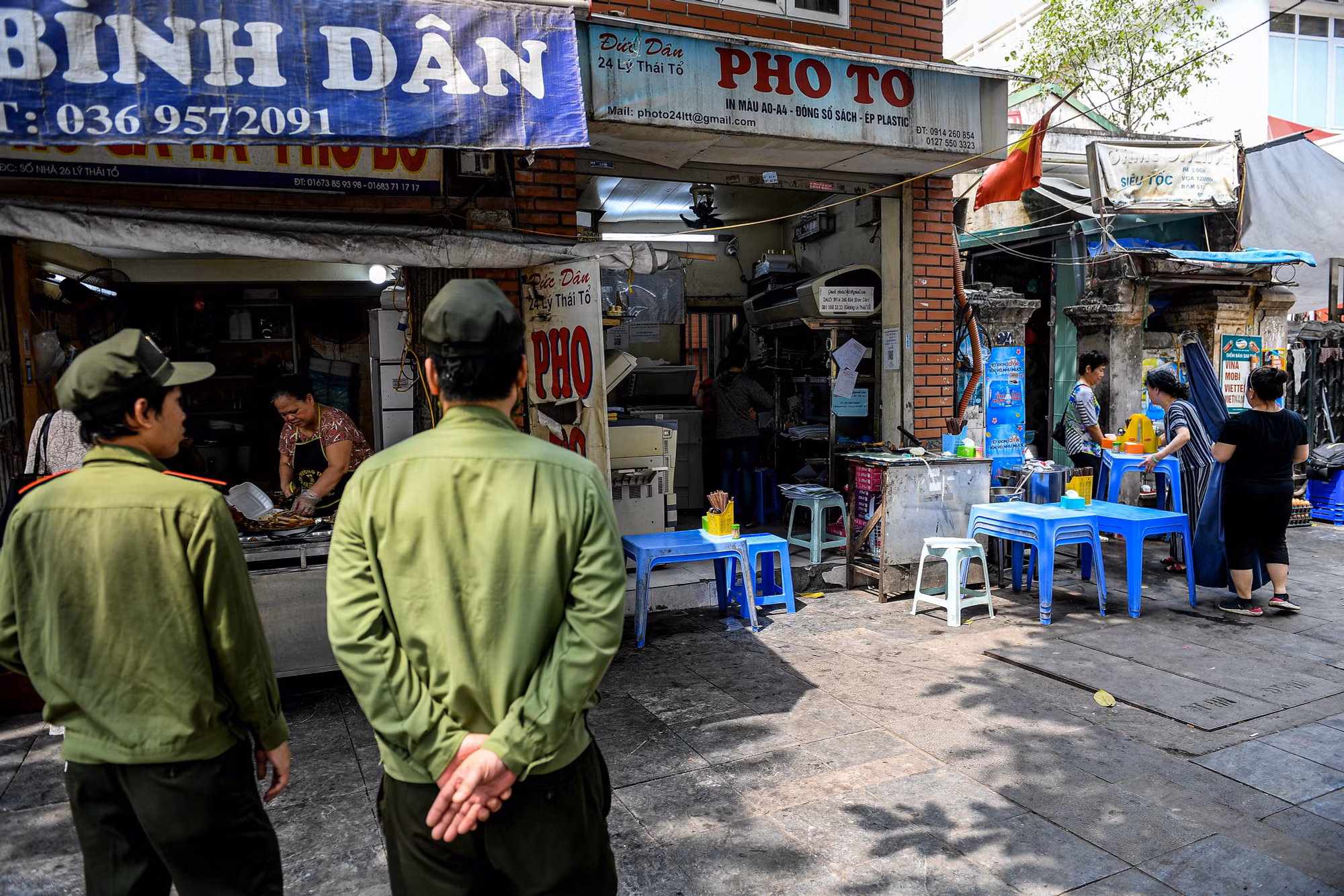 [Ảnh] Hà Nội kiểm tra, xử lý tình trạng lấn chiếm vỉa hè, lòng đường ảnh 10