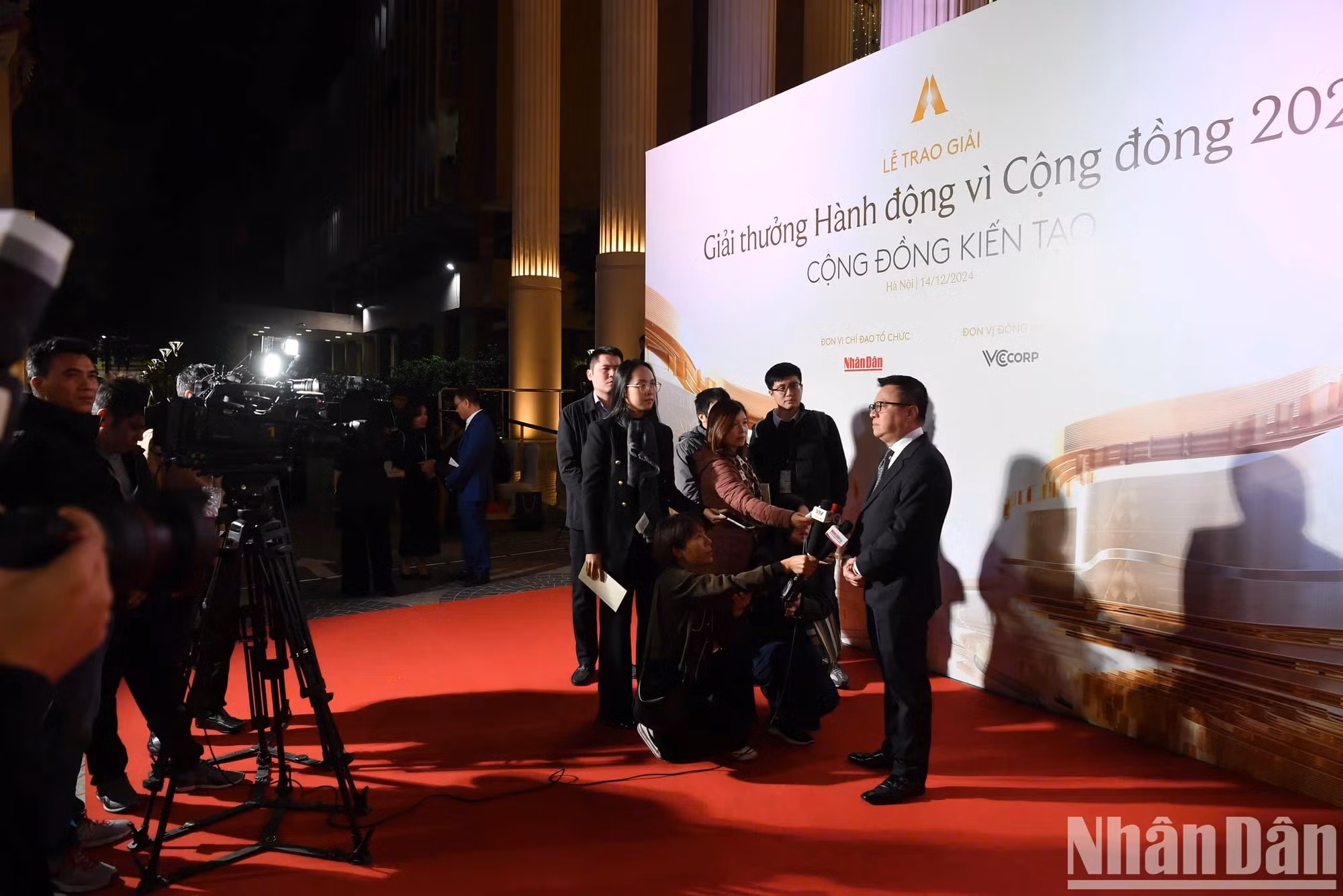 Ông Lê Quốc Minh, Ủy viên Trung ương Đảng, Tổng Biên tập Báo Nhân Dân, Phó Trưởng Ban Tuyên giáo Trung ương, Chủ tịch Hội Nhà báo Việt Nam, Trưởng Ban tổ chức giải trả lời phỏng vấn báo chí trước thềm lễ trao giải.