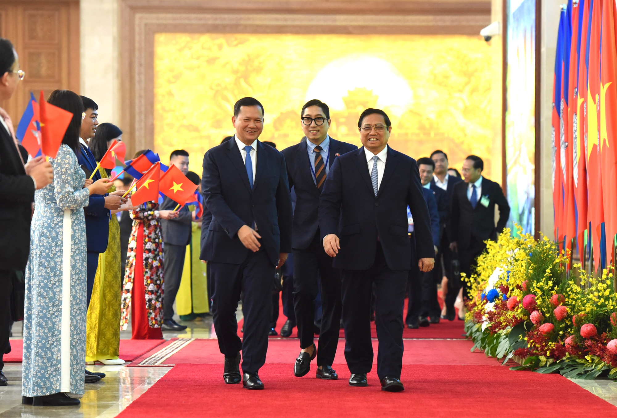 Thủ tướng Phạm Minh Chính và Thủ tướng Vương quốc Campuchia Samdech Moha Bovor Thipadei Hun Manet đến dự Lễ ký, trao văn kiện hợp tác. Thủ tướng Phạm Minh Chính và Thủ tướng Vương quốc Campuchia Samdech Moha Bovor Thipadei Hun Manet đến dự Lễ ký, trao văn kiện hợp tác.