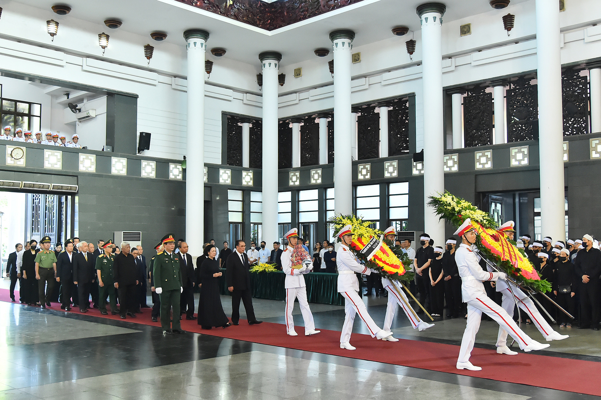 Đoàn Ban Chấp hành Trung ương Đảng do đồng chí Trương Thị Mai, Ủy viên Bộ Chính trị, Thường trực Ban Bí thư, Trưởng Ban Tổ chức Trung ương làm Trưởng đoàn vào viếng đồng chí Nguyễn Khánh. Tổng Bí thư Nguyễn Phú Trọng gửi vòng hoa kính viếng.