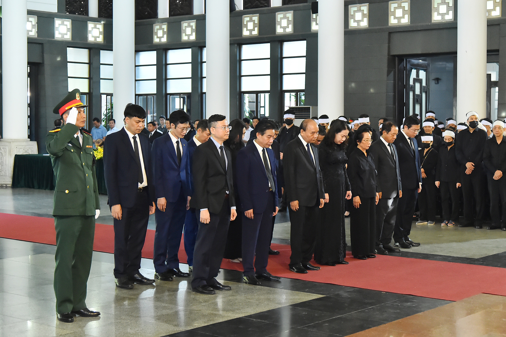 Đoàn Chủ tịch nước Cộng hòa xã hội chủ nghĩa Việt Nam do đồng chí Võ Thị Ánh Xuân, Ủy viên Trung ương Đảng, Phó Chủ tịch nước làm Trưởng đoàn vào viếng đồng chí Nguyễn Khánh. Chủ tịch nước Võ Văn Thưởng gửi vòng hoa kính viếng.