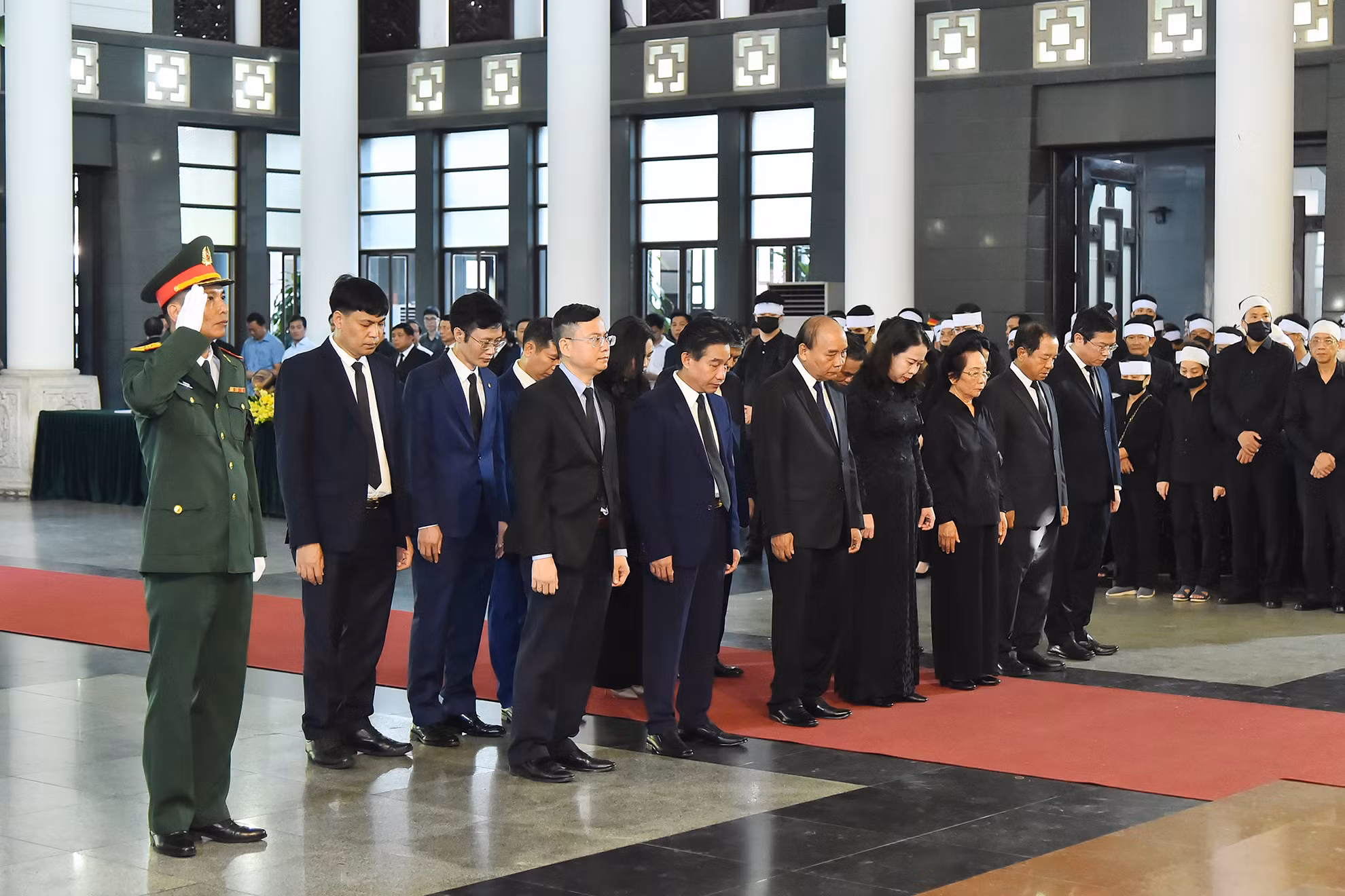 Đoàn Chủ tịch nước Cộng hòa xã hội chủ nghĩa Việt Nam do đồng chí Võ Thị Ánh Xuân, Ủy viên Trung ương Đảng, Phó Chủ tịch nước làm Trưởng đoàn vào viếng đồng chí Nguyễn Khánh. Chủ tịch nước Võ Văn Thưởng gửi vòng hoa kính viếng.