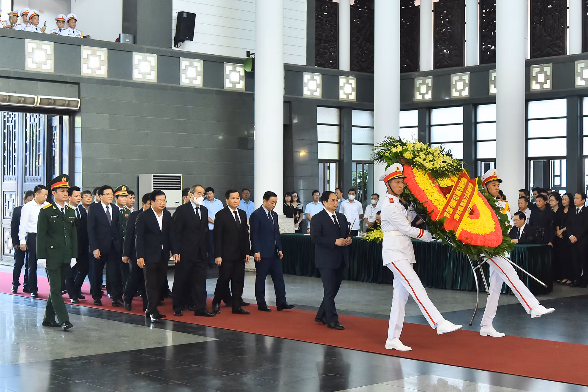 Đoàn Chính phủ nước Cộng hòa xã hội chủ nghĩa Việt Nam do đồng chí Phạm Minh Chính, Ủy viên Bộ Chính trị, Thủ tướng Chính phủ làm Trưởng đoàn vào viếng đồng chí Nguyễn Khánh.