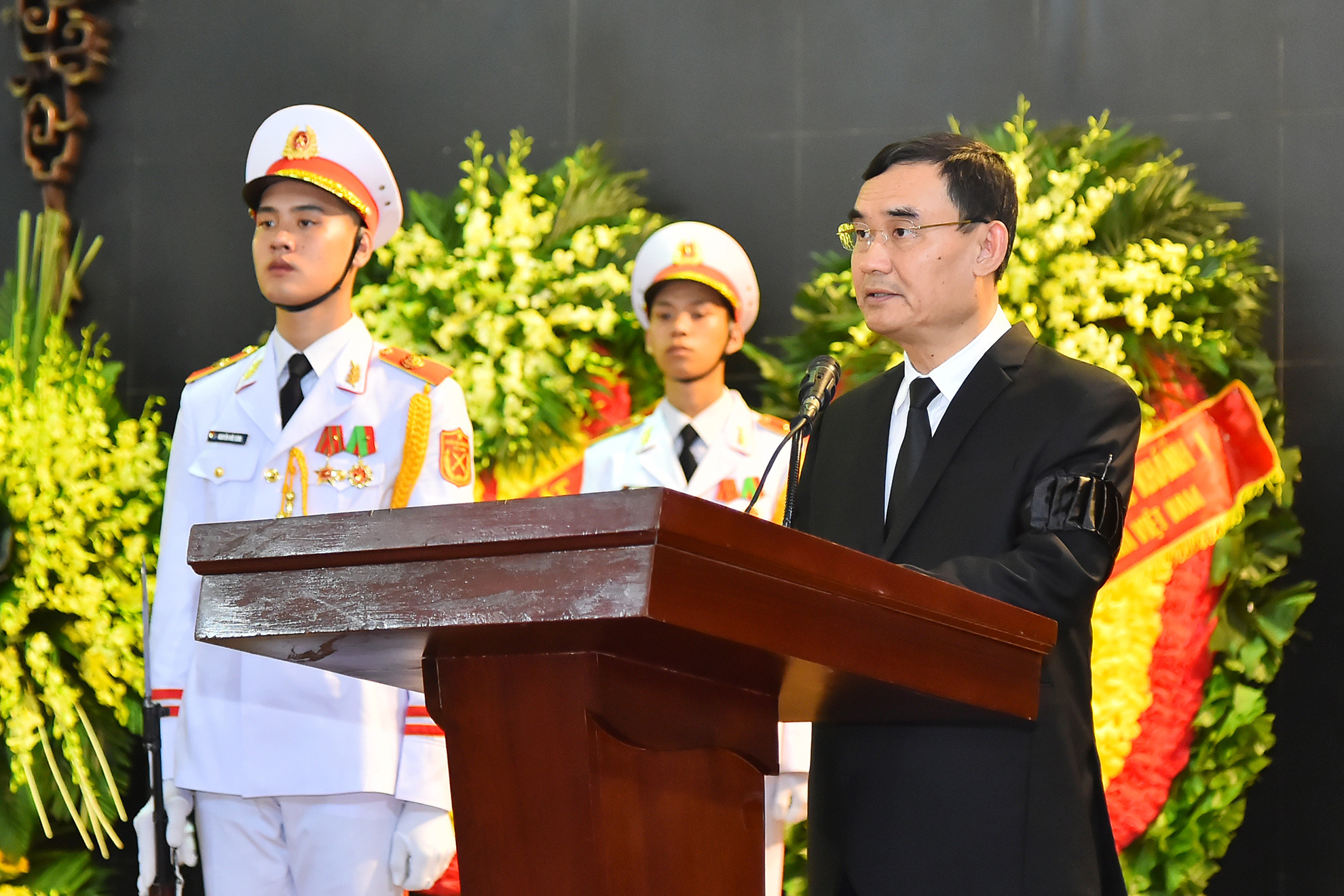 Phó Chủ nhiệm Văn phòng Chính phủ Nguyễn Xuân Thành, đại diện Ban Tổ chức lễ tang phát biểu cảm ơn tại lễ truy điệu.