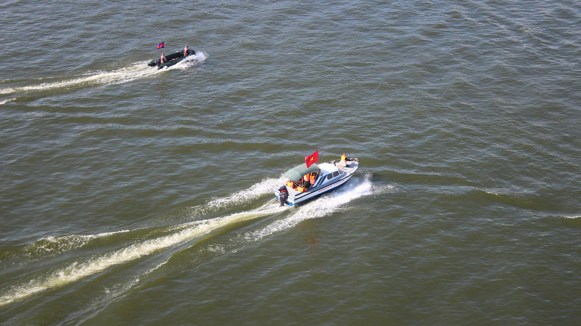 Xuồng cứu hộ-cứu nạn của Quân đội nhân dân Việt Nam tham gia diễn tập.