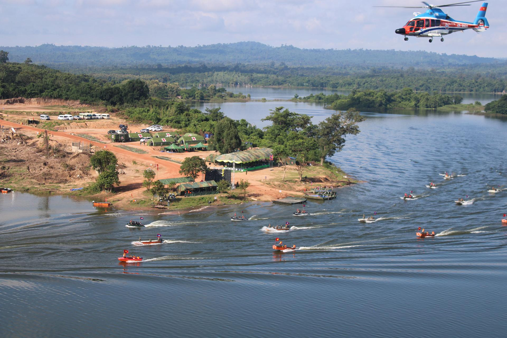 Toàn cảnh cuộc diễn tập nhìn từ trên cao.