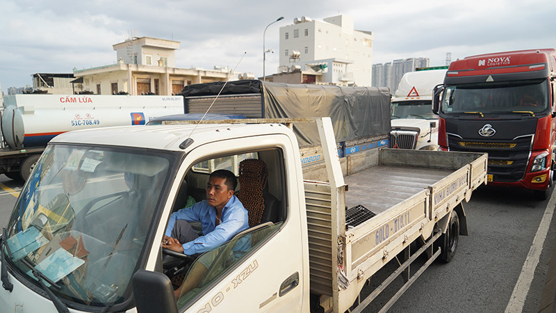 Sự mệt mỏi của các bác tài xế ở trên cầu Phú Mỹ