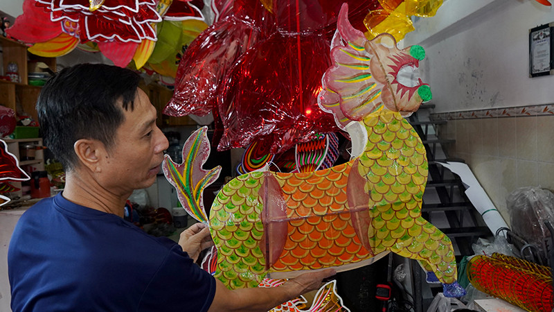 [Ảnh] Làng nghề lồng đèn truyền thống Phú Bình nhộn nhịp mùa Trung thu ảnh 7
