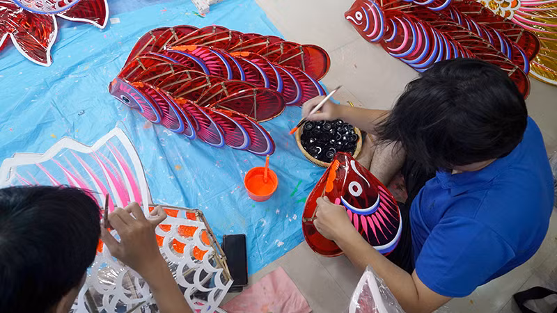 [Ảnh] Làng nghề lồng đèn truyền thống Phú Bình nhộn nhịp mùa Trung thu ảnh 2