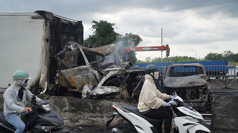 Bước đầu xác định có khoảng 8 ô-tô liên quan vụ tai nạn.